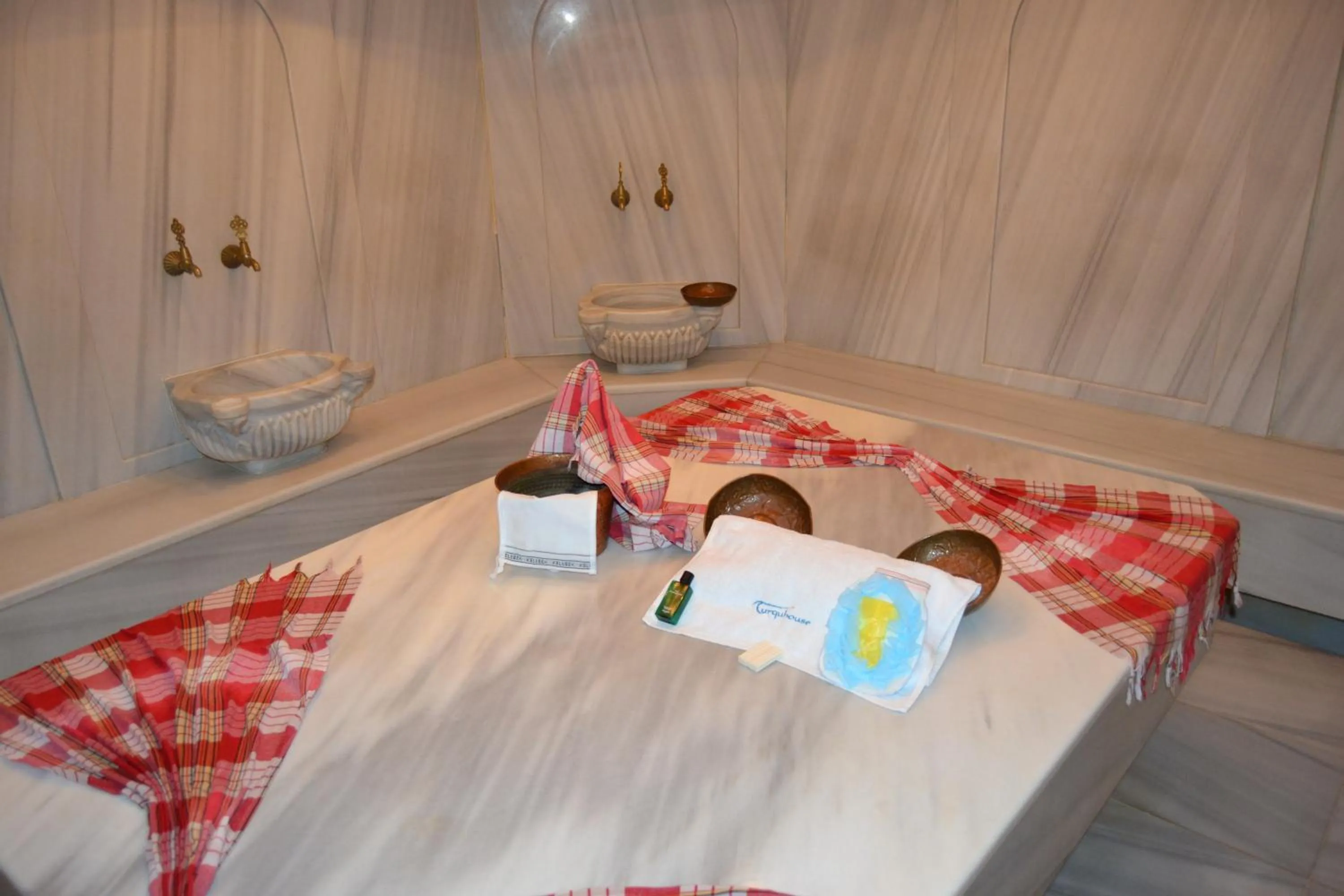 Spa and wellness centre/facilities, Bed in Turquhouse Hotel
