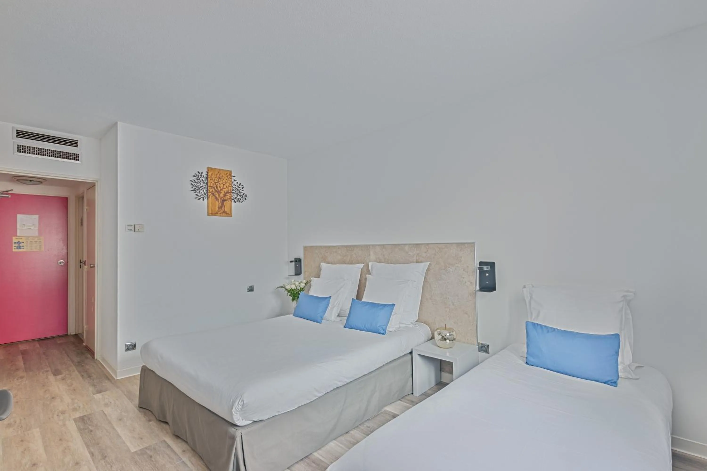 Bed in Hôtel Provence