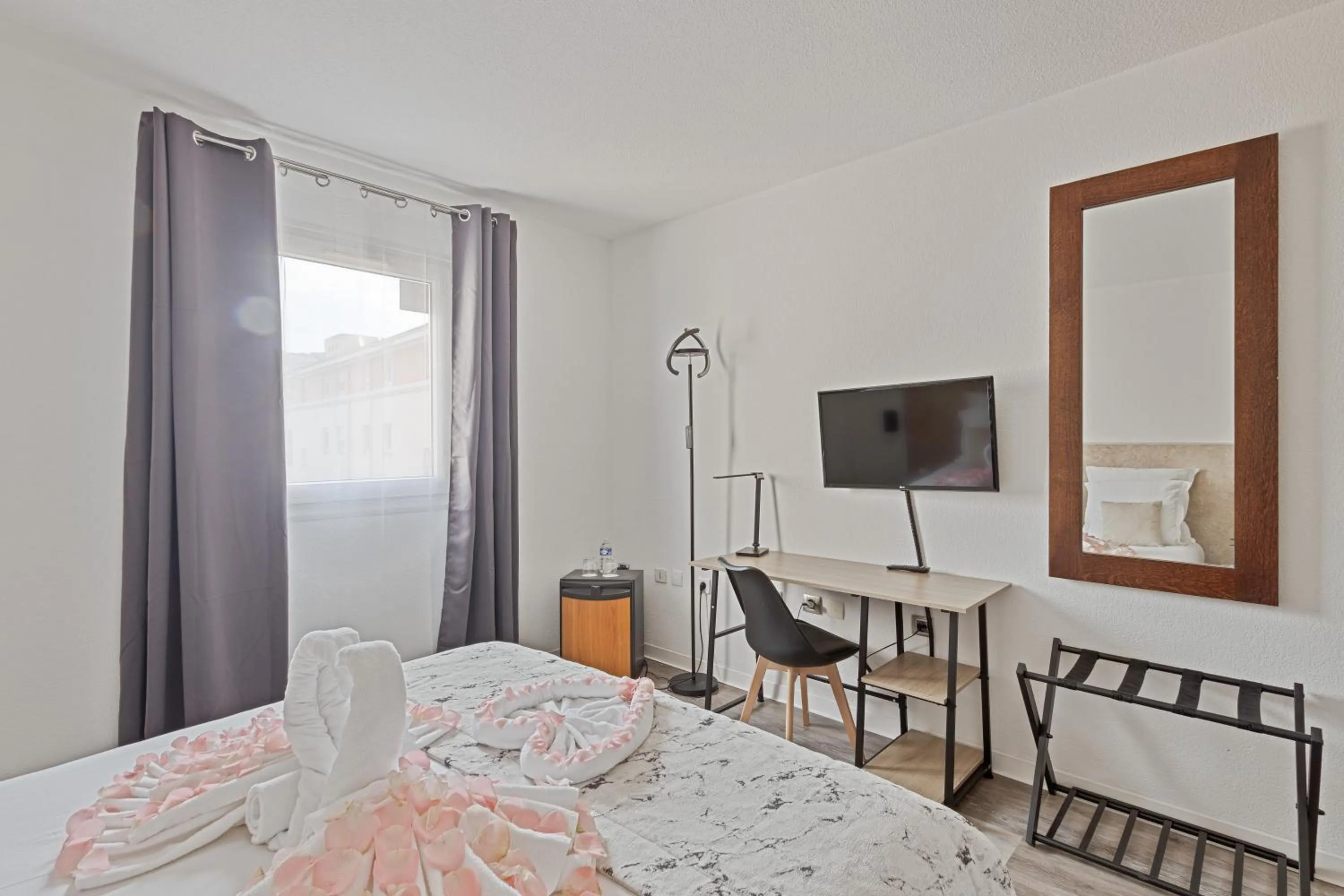 Bed in Hôtel Provence