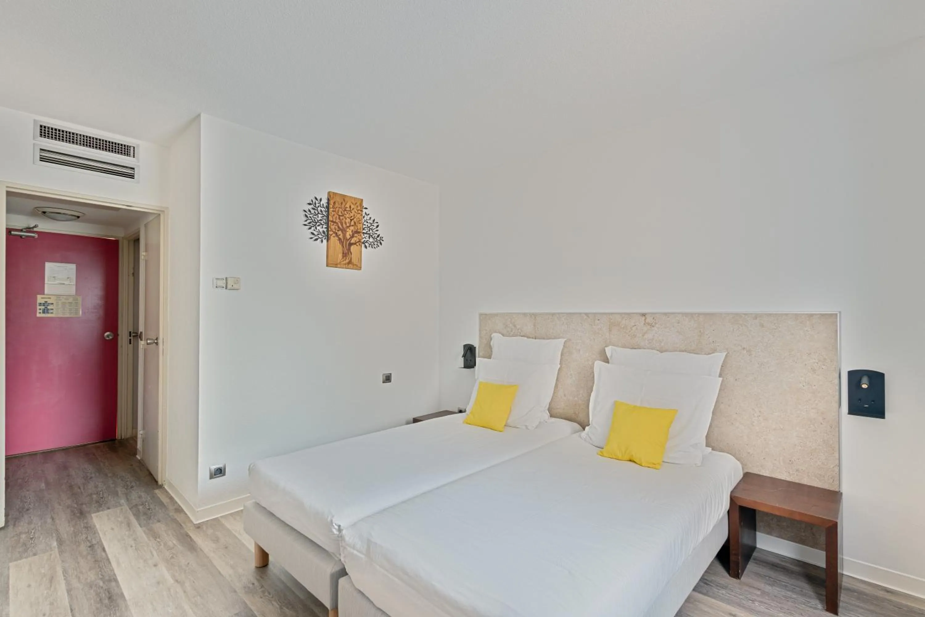 Bed in Hôtel Provence