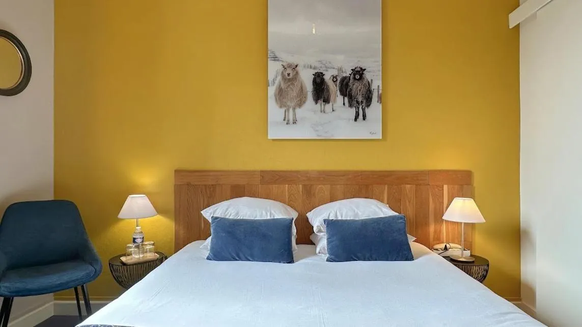 Bedroom, Bed in Hôtel Coeur De Loire