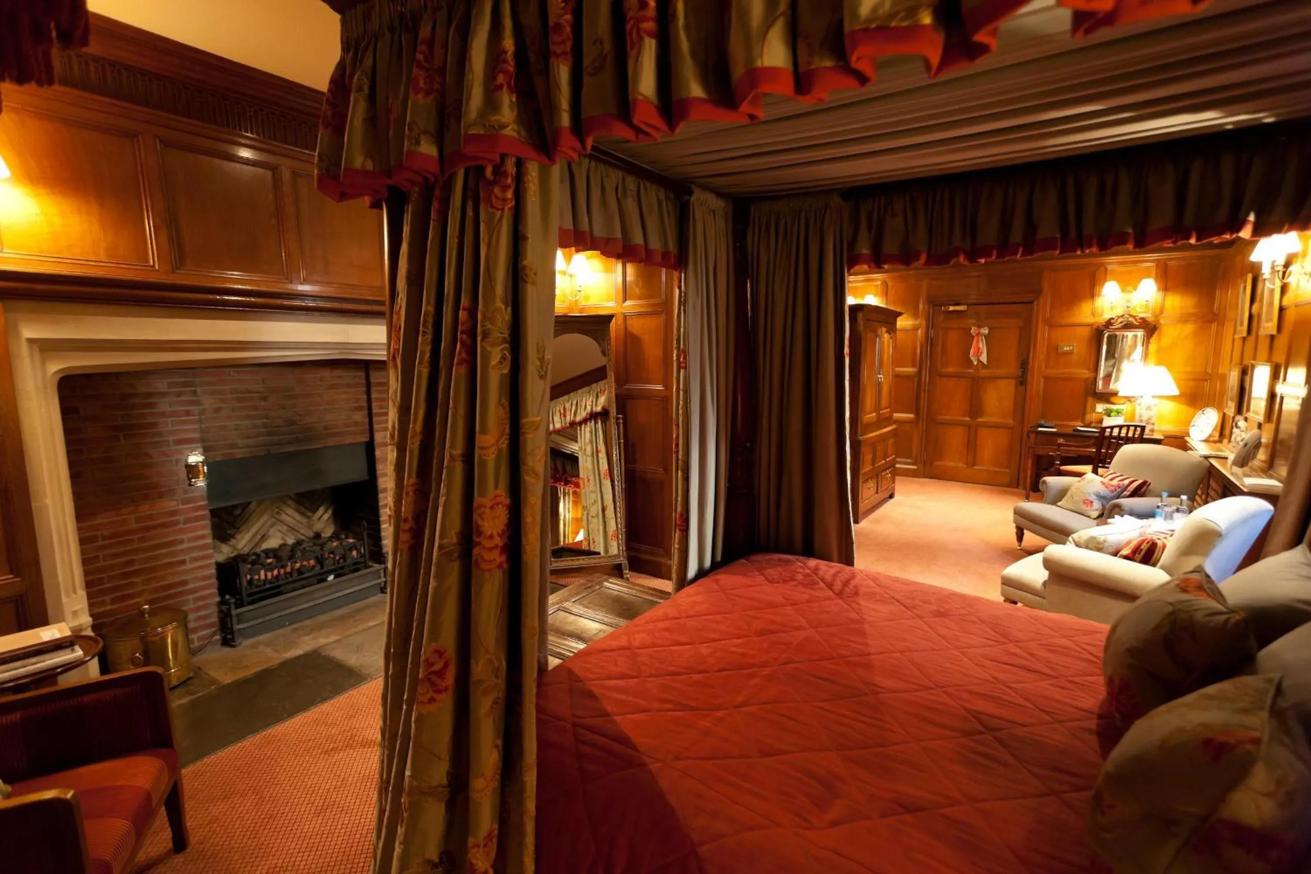 Photo of the whole room, Bed in Buckland Manor - A Relais & Chateaux Hotel
