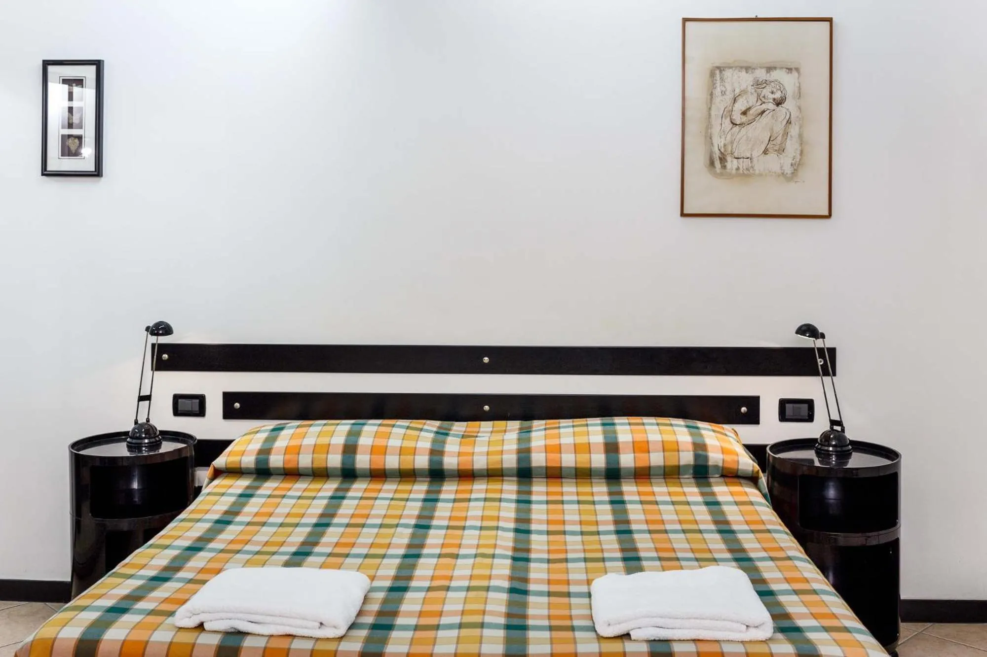 Bed in Hotel Cairoli