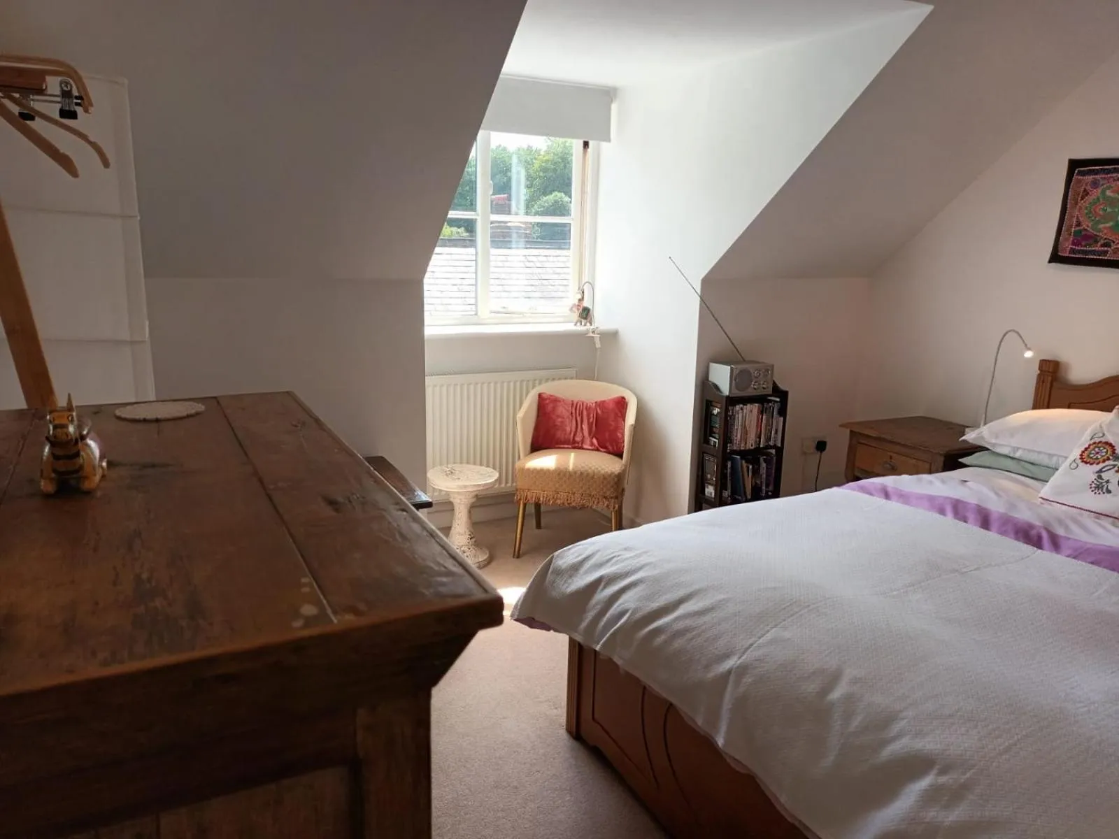 Photo of the whole room, Bed in Chez Jo