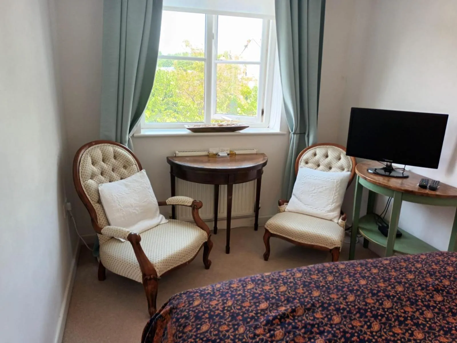 TV and multimedia in Chez Jo