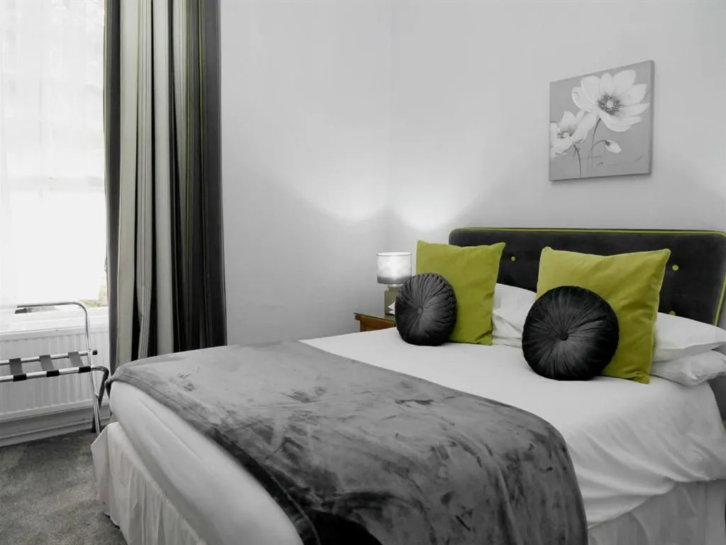 Bedroom, Bed in Norton House Hotel - Mumbles