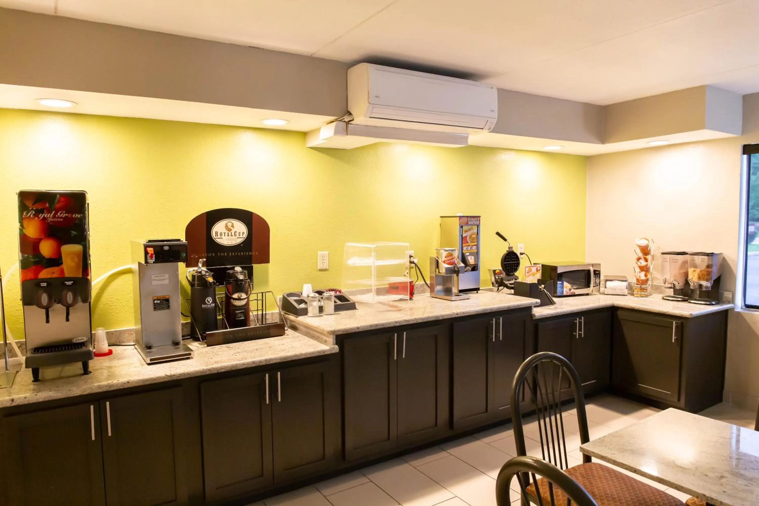 Continental breakfast in Regency Inn