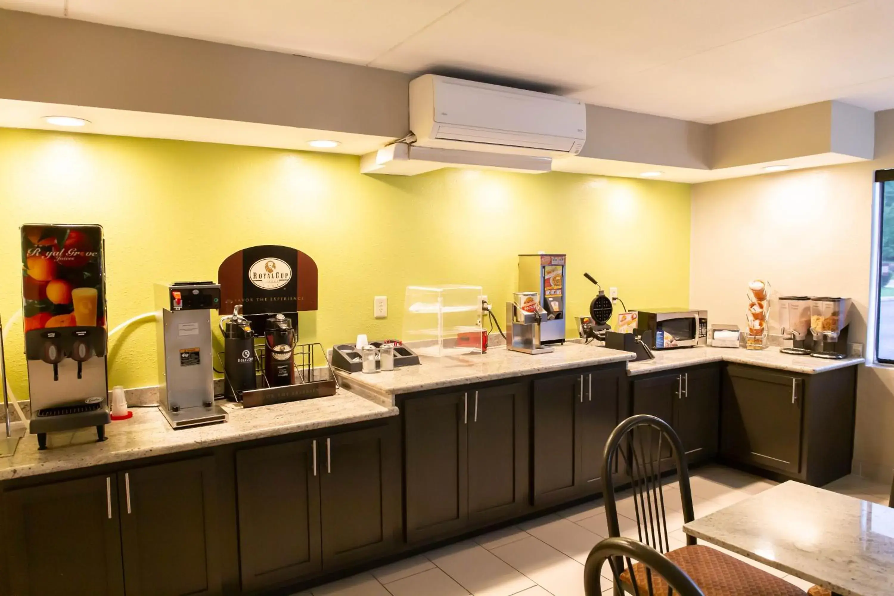 Continental breakfast in Regency Inn Continental breakfast in Regency Inn