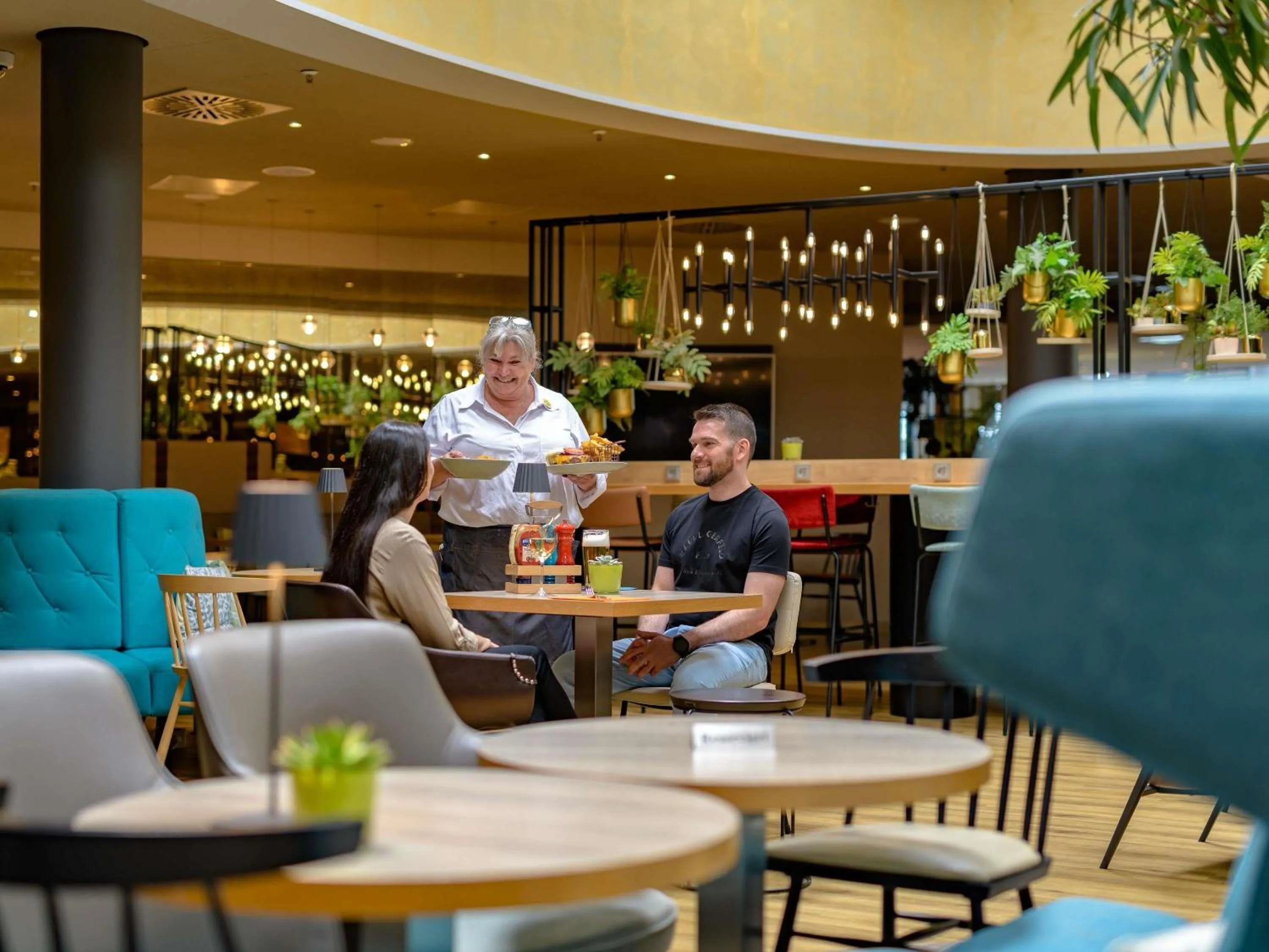 Lounge or bar in Novotel München Airport