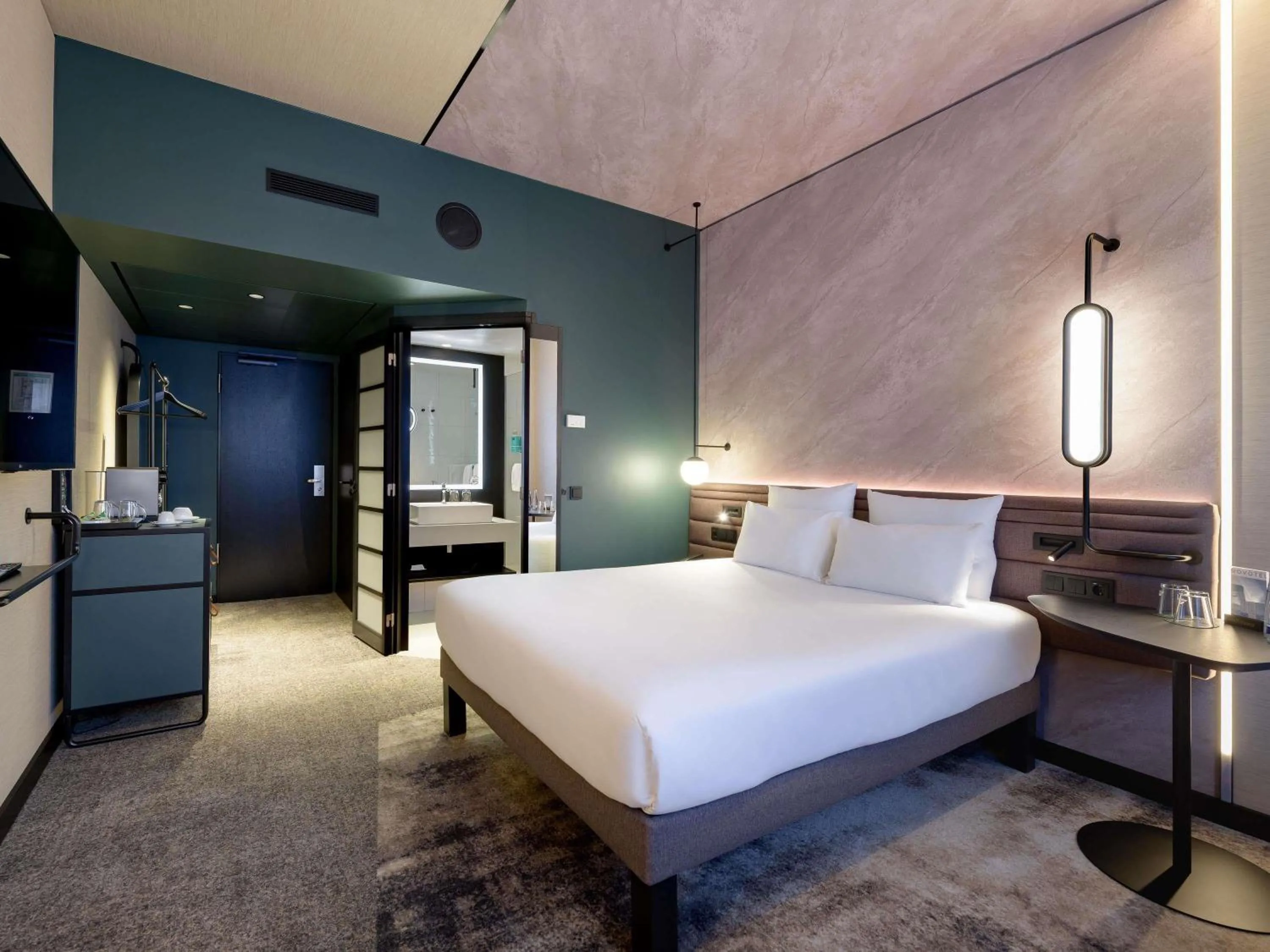 Bedroom, Bed in Novotel München Airport