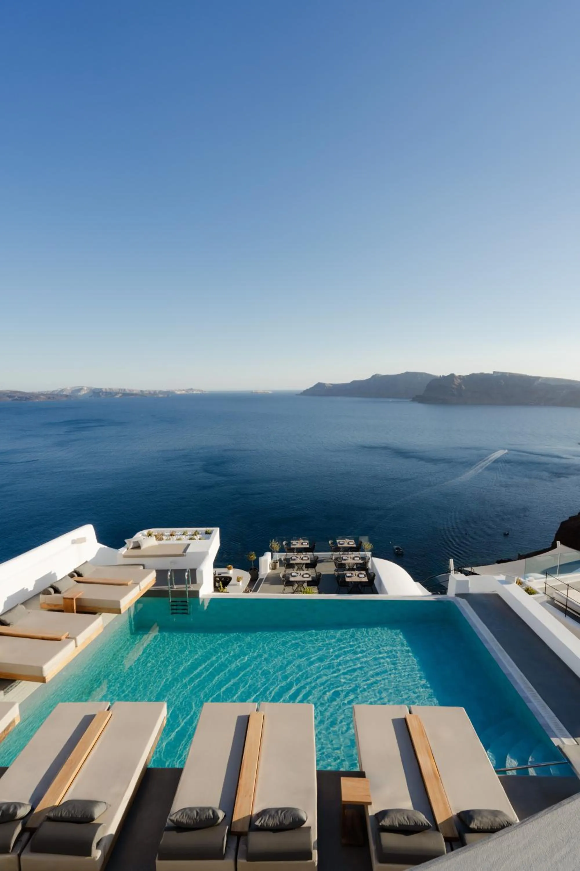 Day in La Perla Villas and Suites - Adults Only