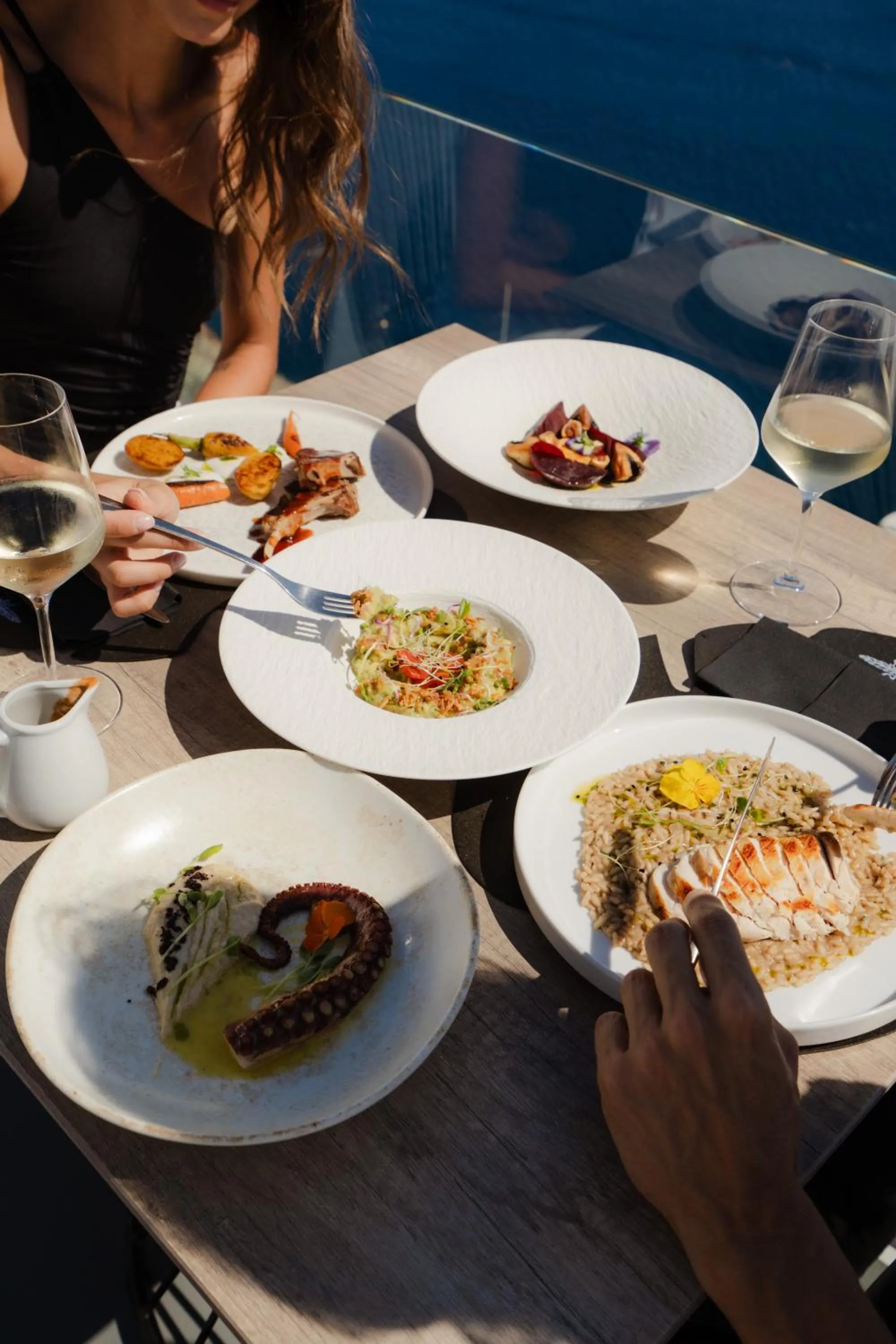 Restaurant/places to eat in La Perla Villas and Suites - Adults Only