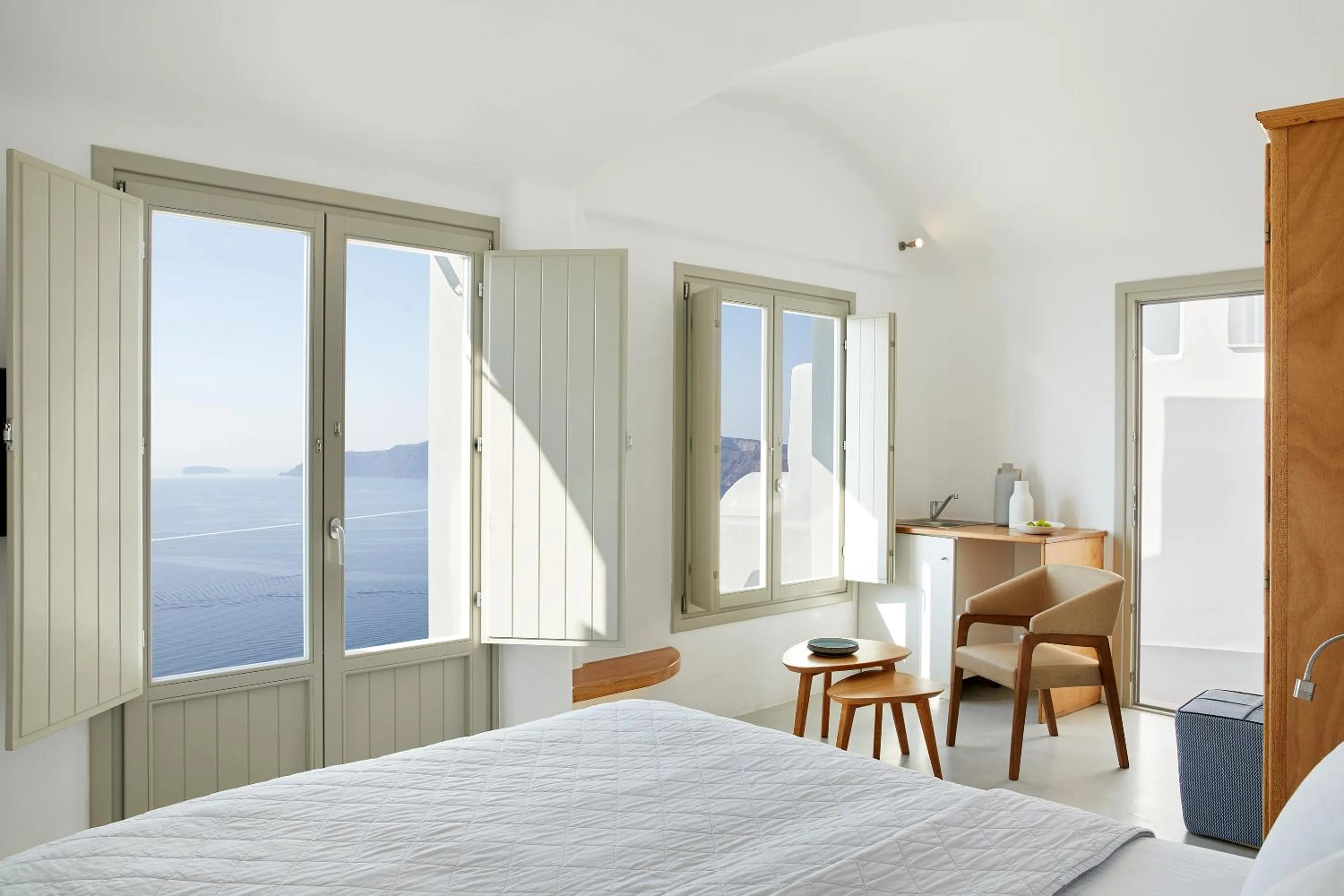 View (from property/room), Bed in La Perla Villas and Suites - Adults Only