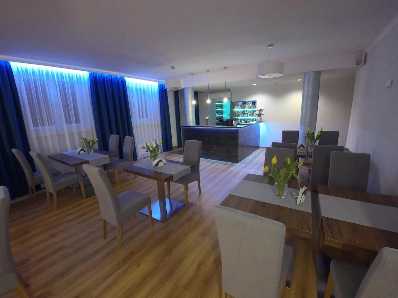 Restaurant/places to eat in Brojan