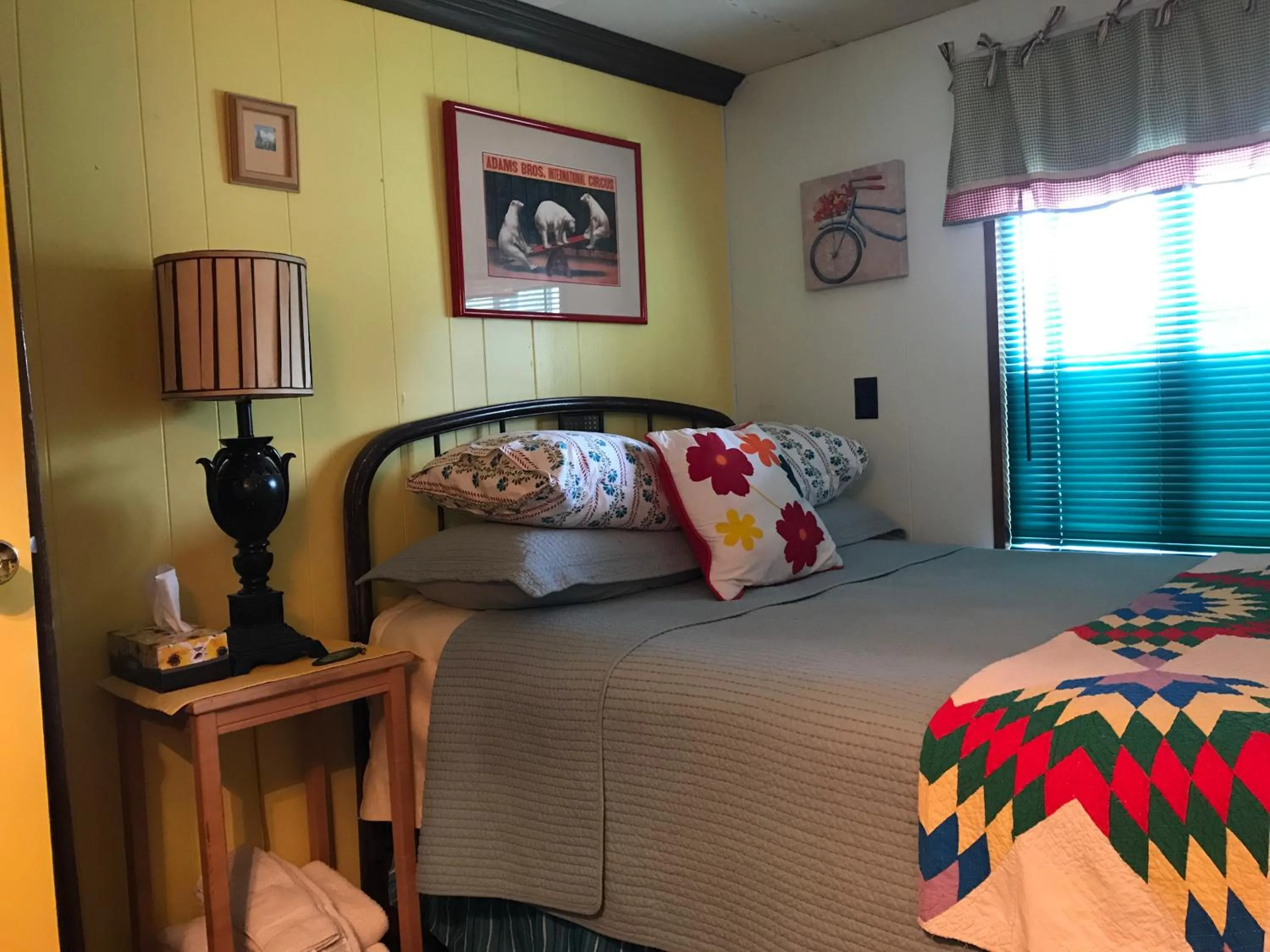 Double Room with Shared Bathroom in Klutina Kate's B&B
