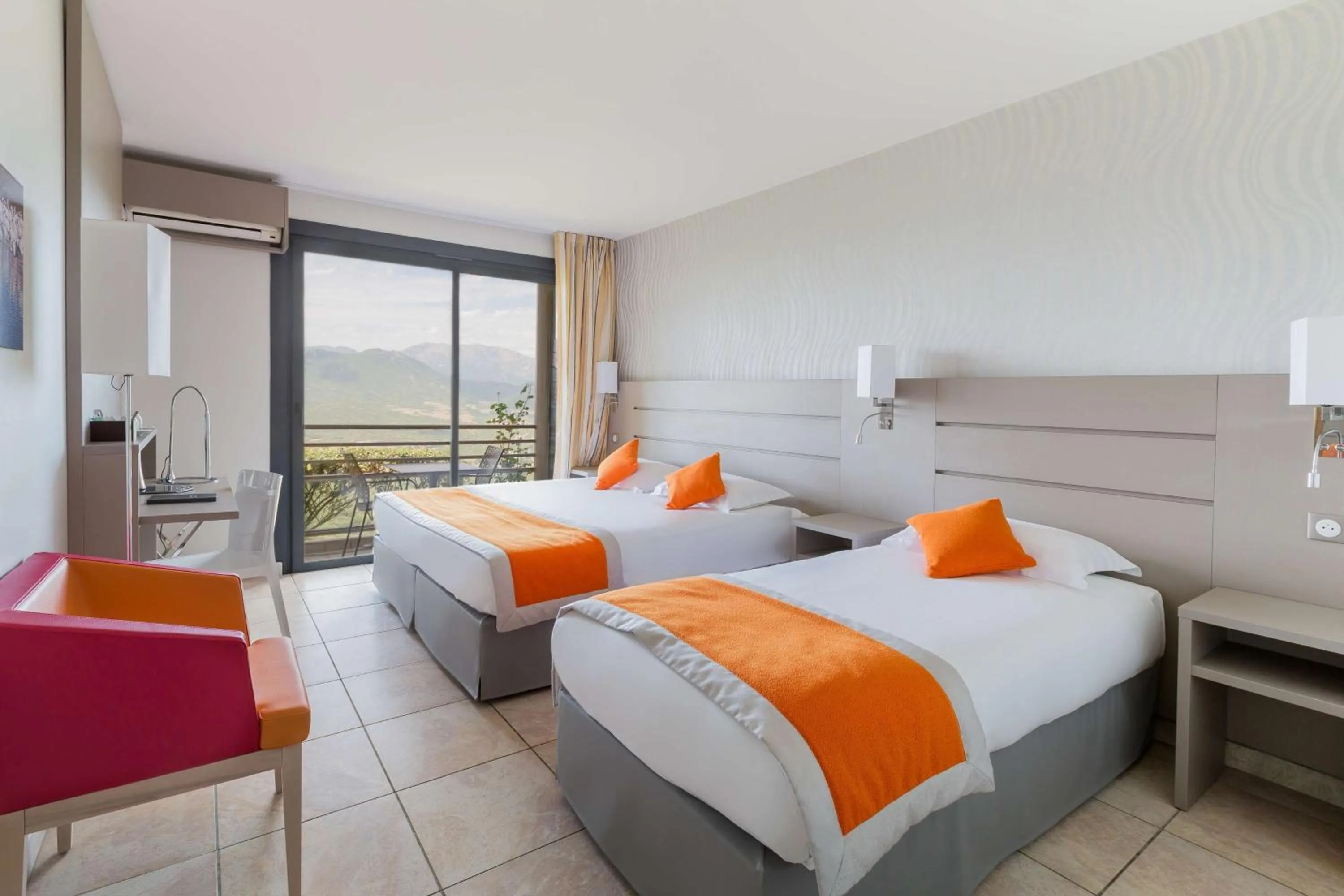 Photo of the whole room, Bed in Best Western Plus San Damianu