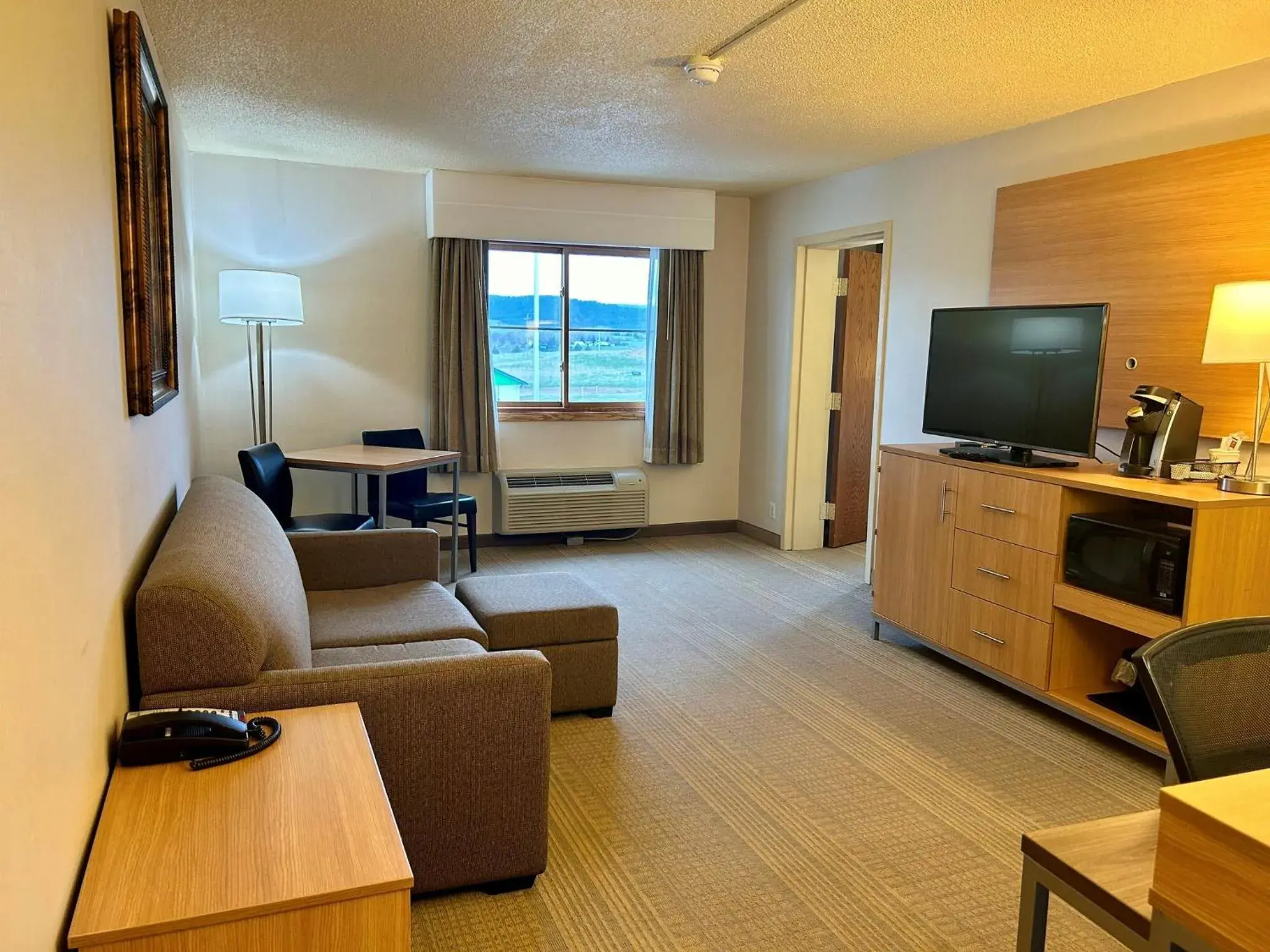 Photo of the whole room in Holiday Inn Spearfish-Convention Center by IHG Photo of the whole room in Holiday Inn Spearfish-Convention Center by IHG