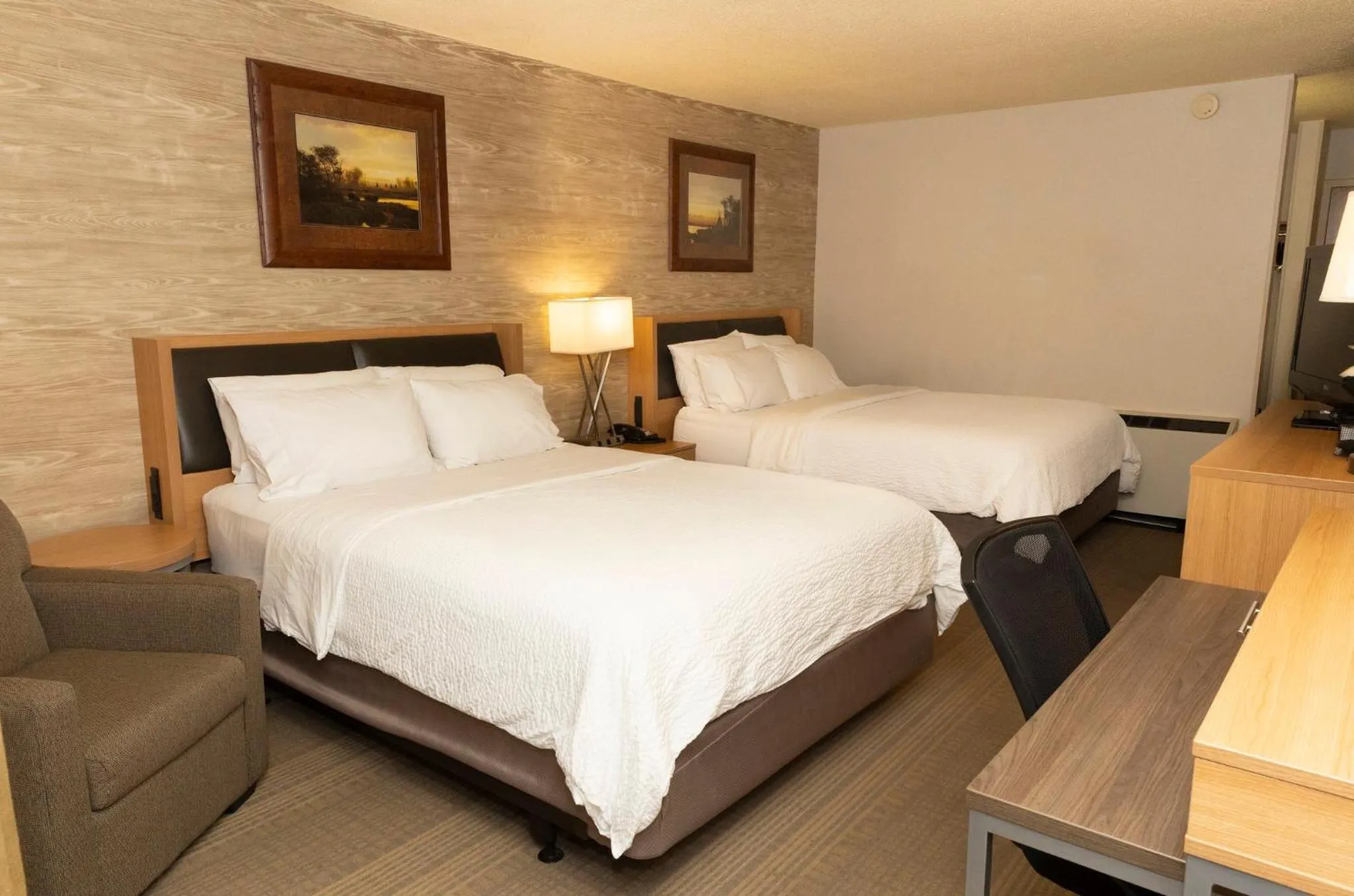 Photo of the whole room, Bed in Holiday Inn Spearfish-Convention Center by IHG