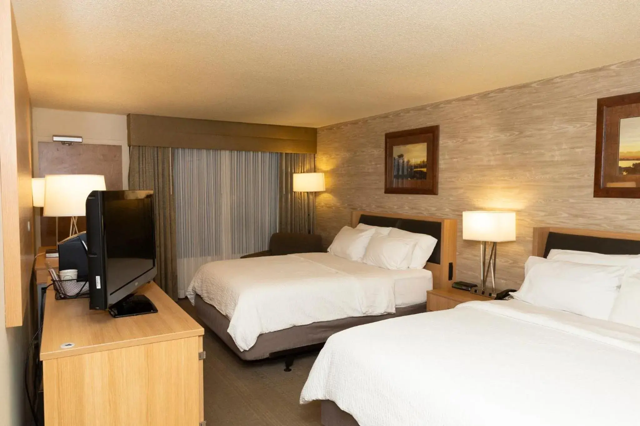 Queen Room with Two Queen Beds - Hearing Accessible/Non-Smoking in Holiday Inn Spearfish-Convention Center by IHG Queen Room with Two Queen Beds - Hearing Accessible/Non-Smoking in Holiday Inn Spearfish-Convention Center by IHG