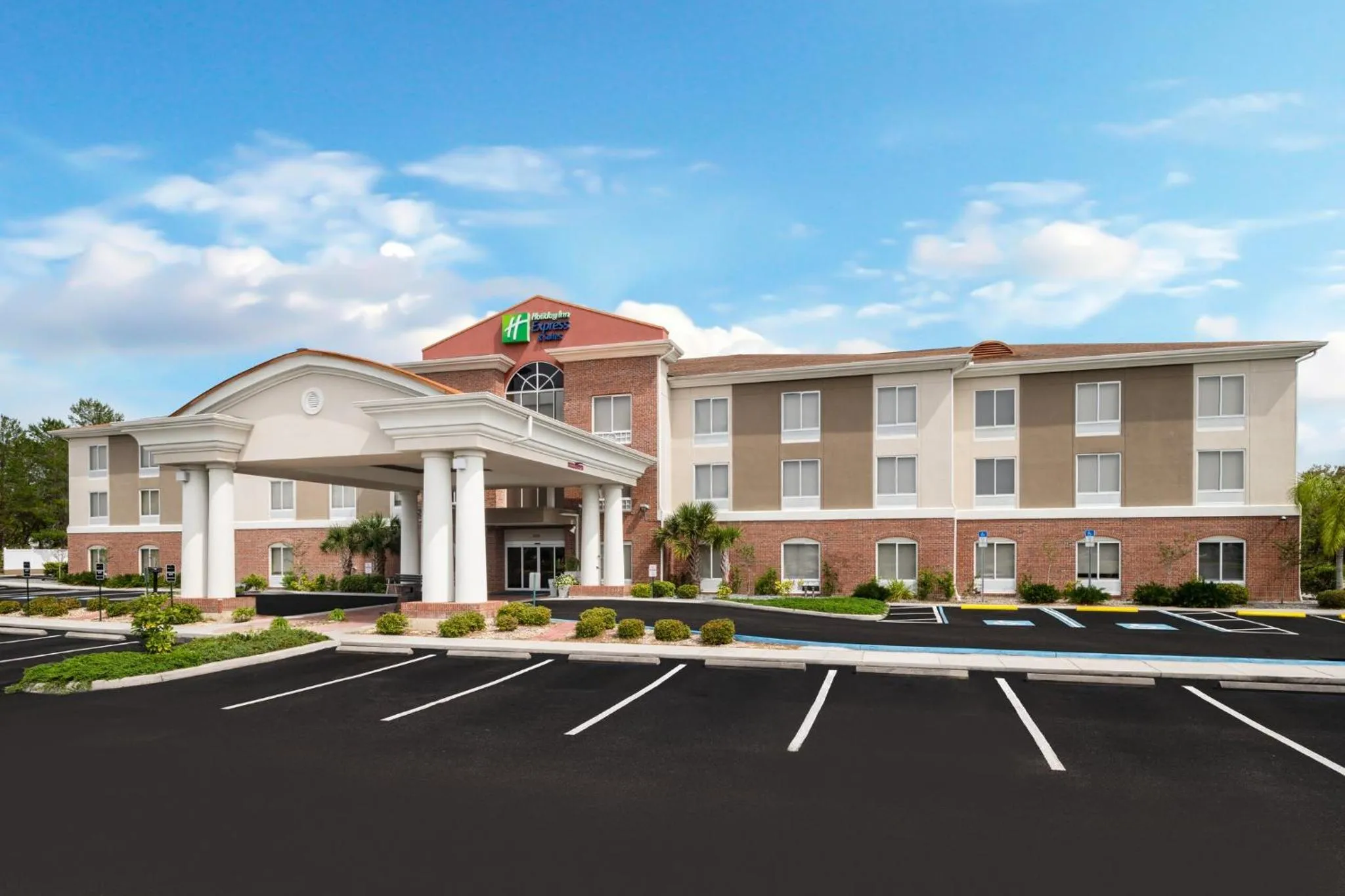 Property building in Holiday Inn Express & Suites Spring Hill by IHG