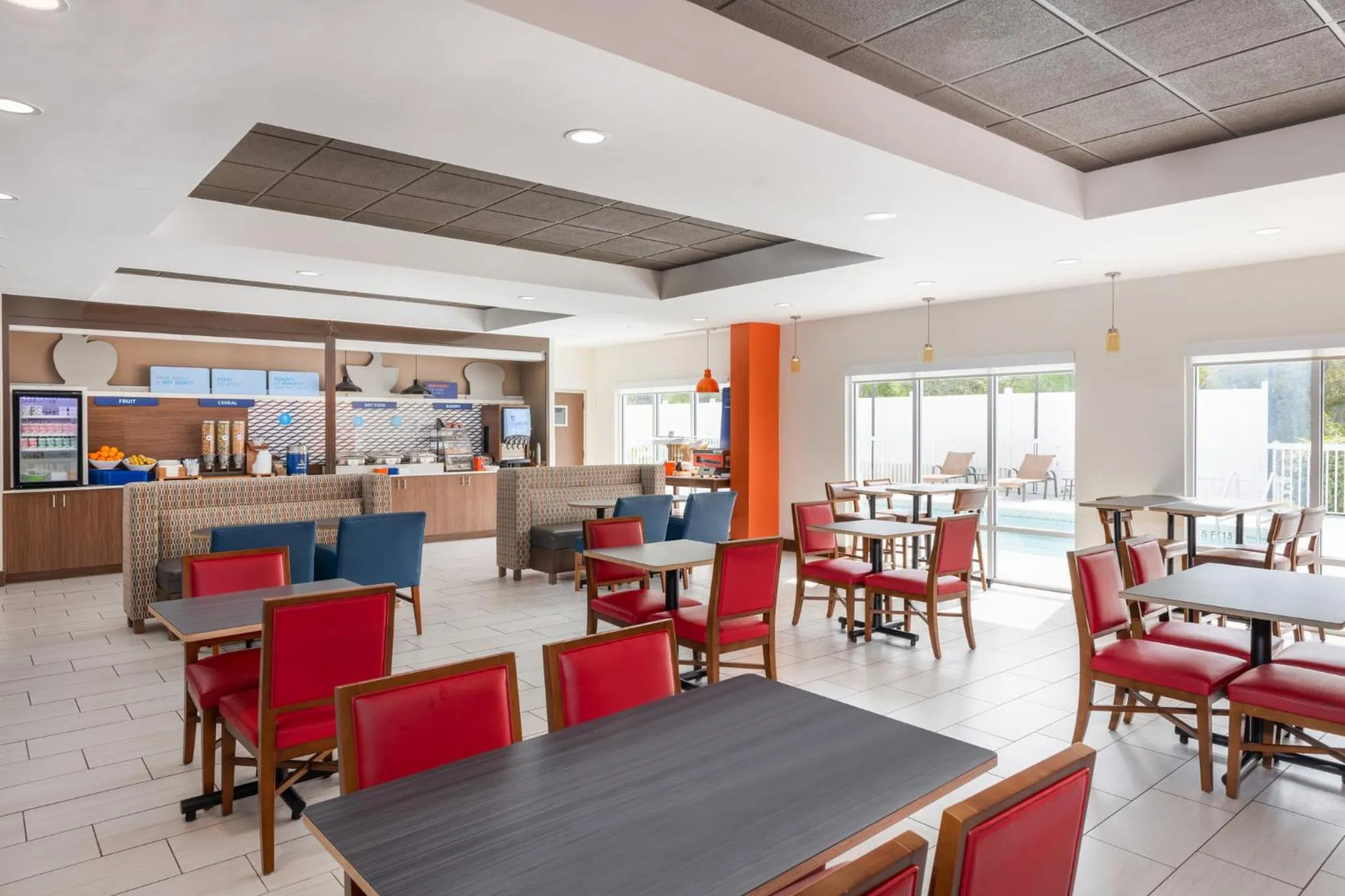 Breakfast in Holiday Inn Express & Suites Spring Hill by IHG