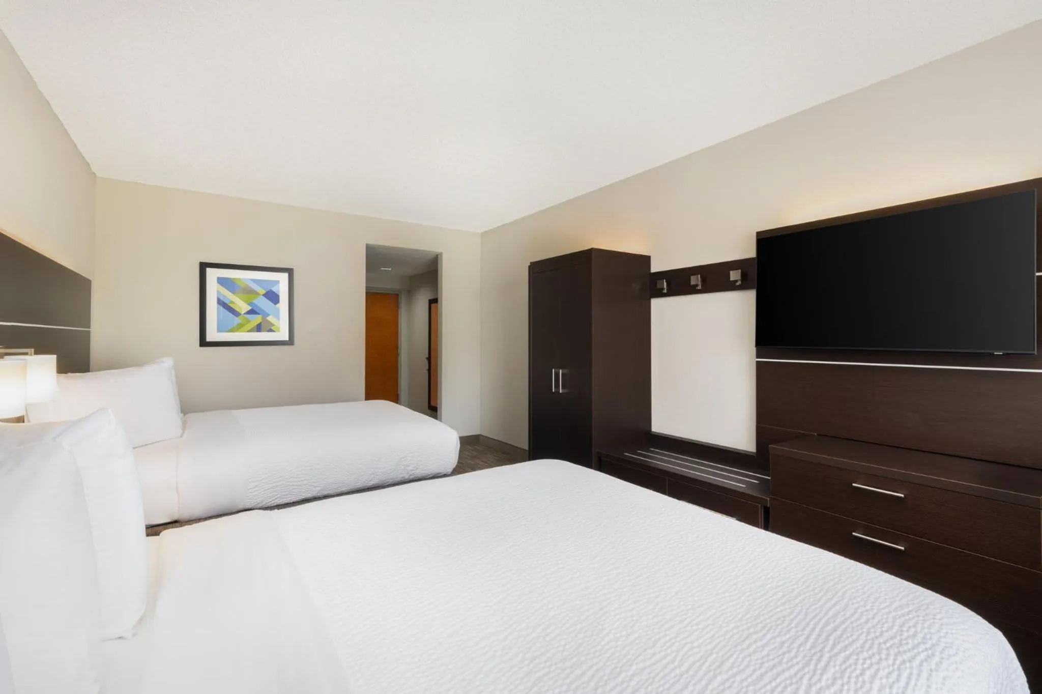Photo of the whole room, Bed in Holiday Inn Express & Suites Spring Hill by IHG