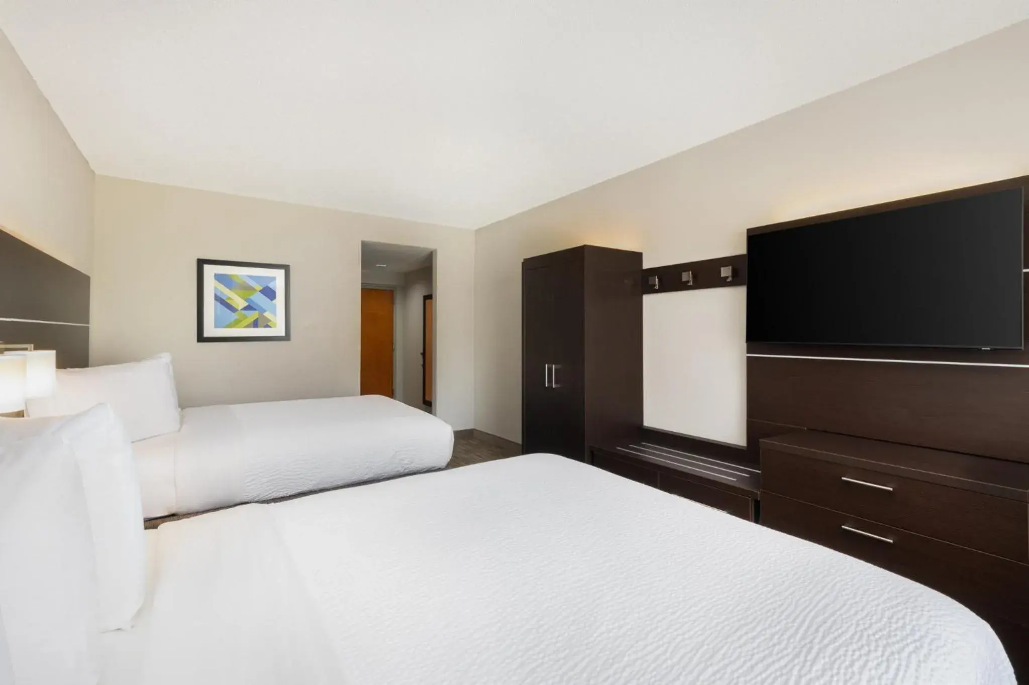 Photo of the whole room, Bed in Holiday Inn Express & Suites Spring Hill by IHG Photo of the whole room, Bed in Holiday Inn Express & Suites Spring Hill by IHG