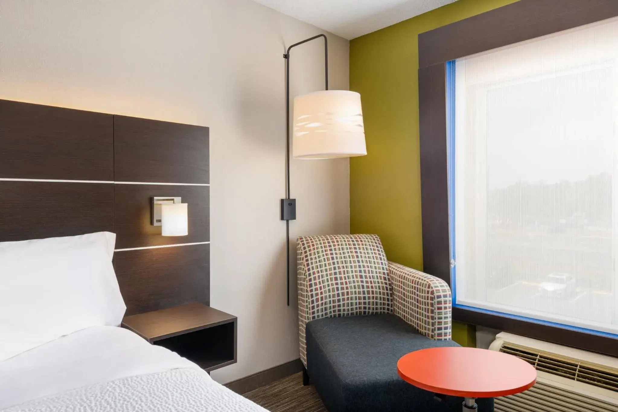 Photo of the whole room, Bed in Holiday Inn Express & Suites Spring Hill by IHG Photo of the whole room, Bed in Holiday Inn Express & Suites Spring Hill by IHG