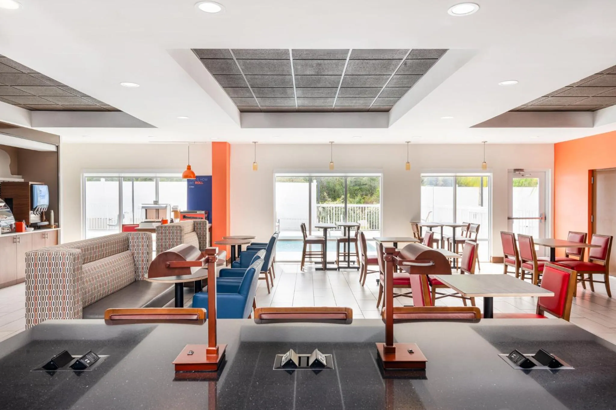 Breakfast in Holiday Inn Express & Suites Spring Hill by IHG