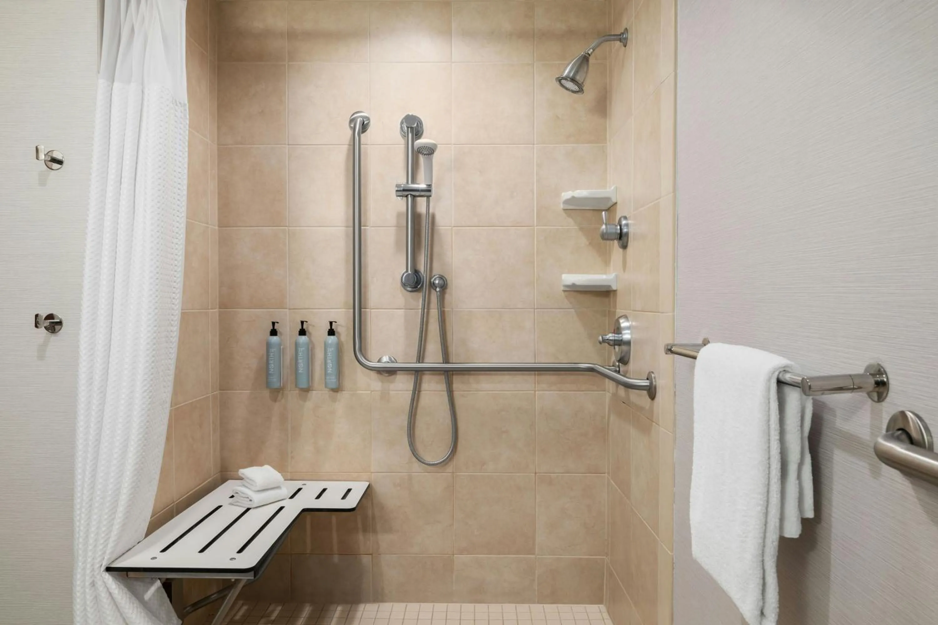 Bathroom in Courtyard Des Moines Ankeny