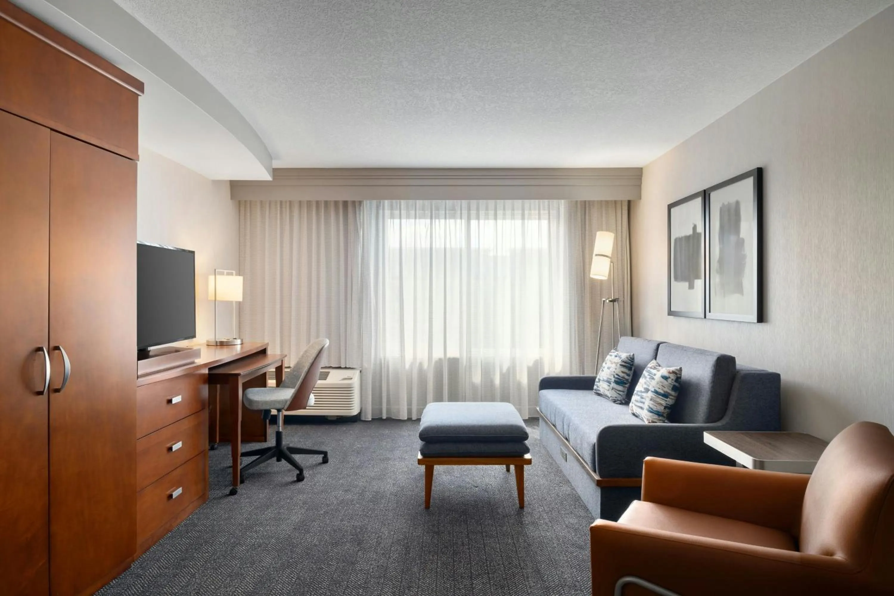 Living room in Courtyard Des Moines Ankeny