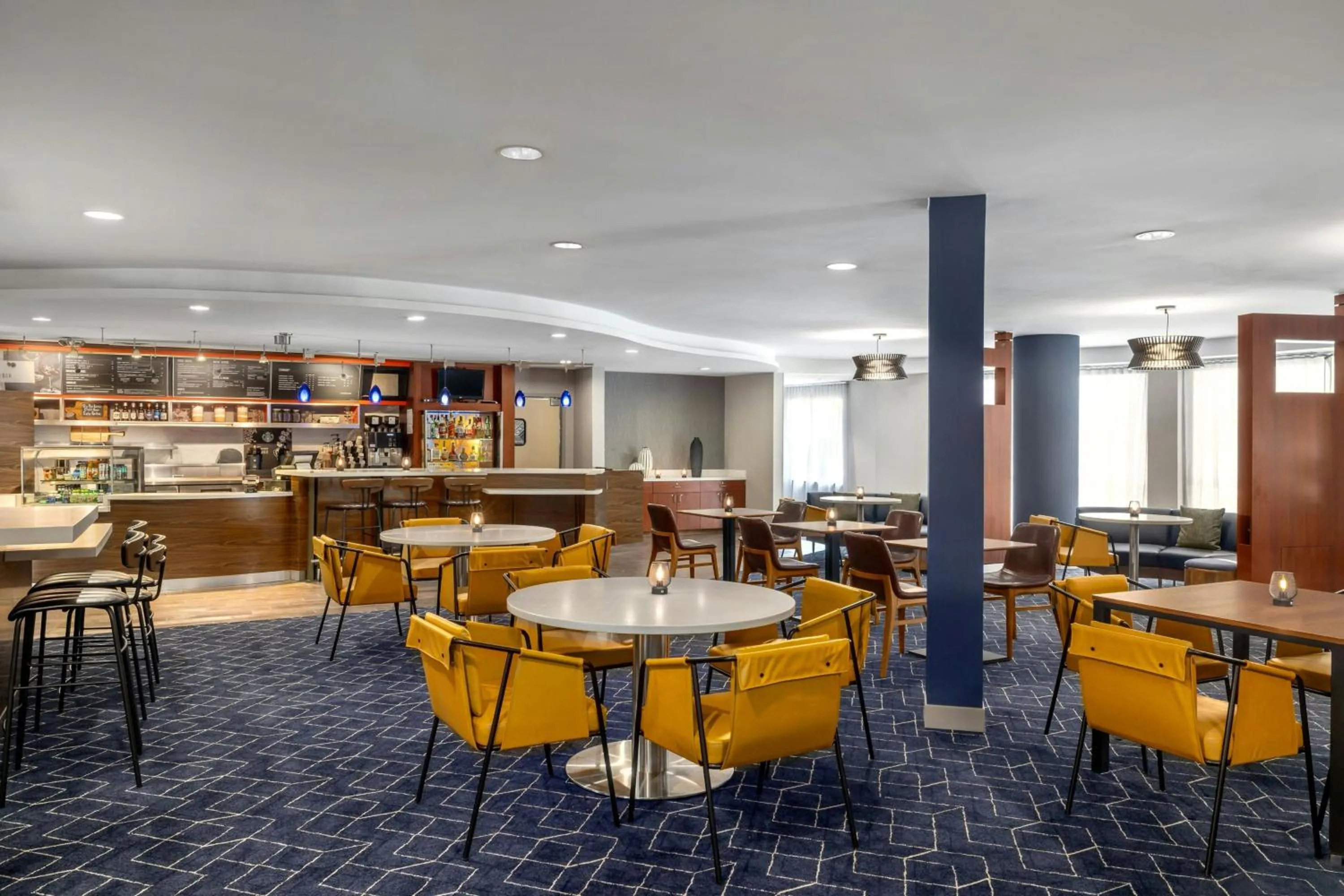 Restaurant/places to eat in Courtyard Des Moines Ankeny