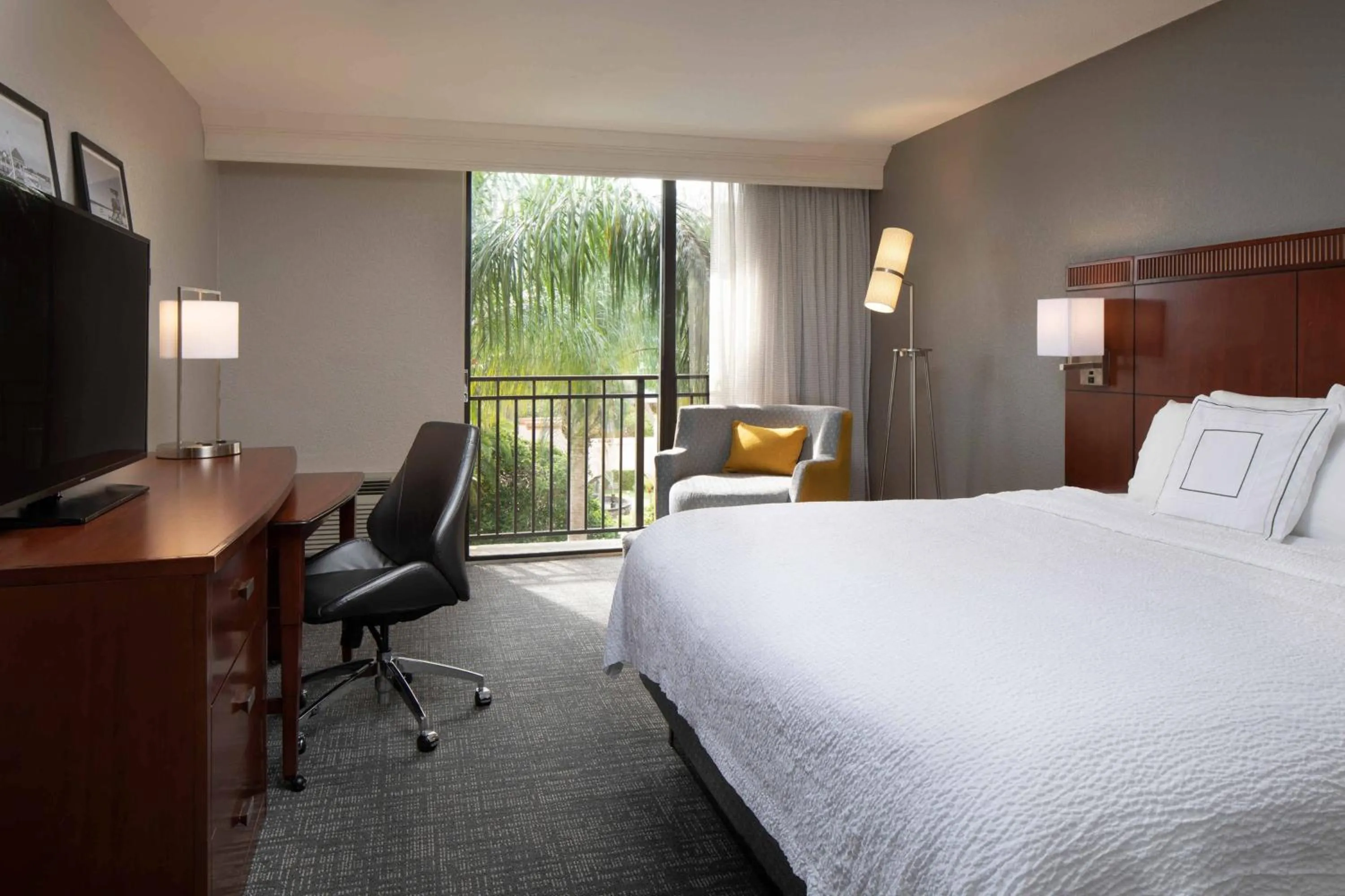 Photo of the whole room, Bed in Courtyard by Marriott Bradenton Sarasota/Riverfront