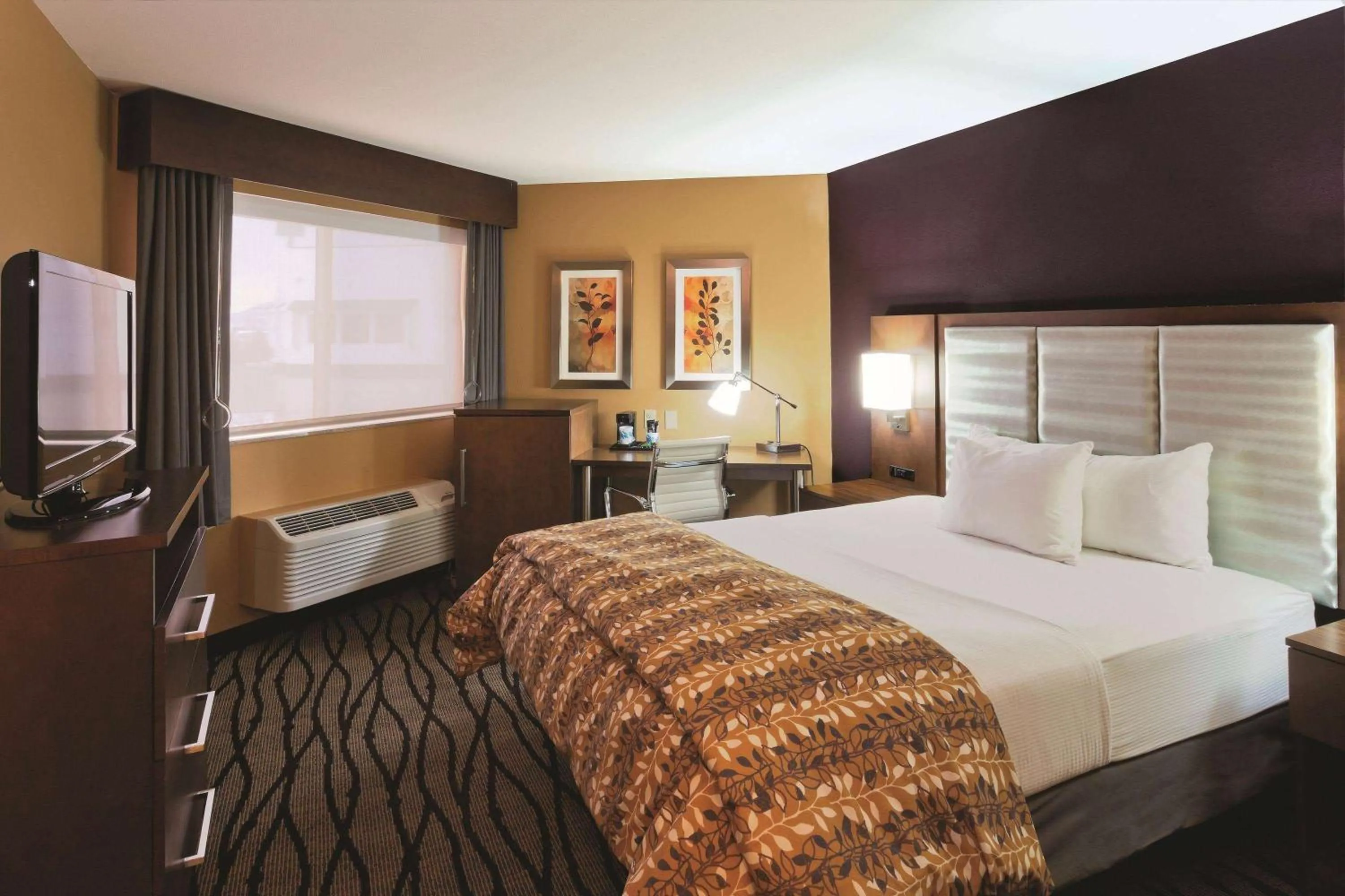 Photo of the whole room, Bed in La Quinta by Wyndham Butte