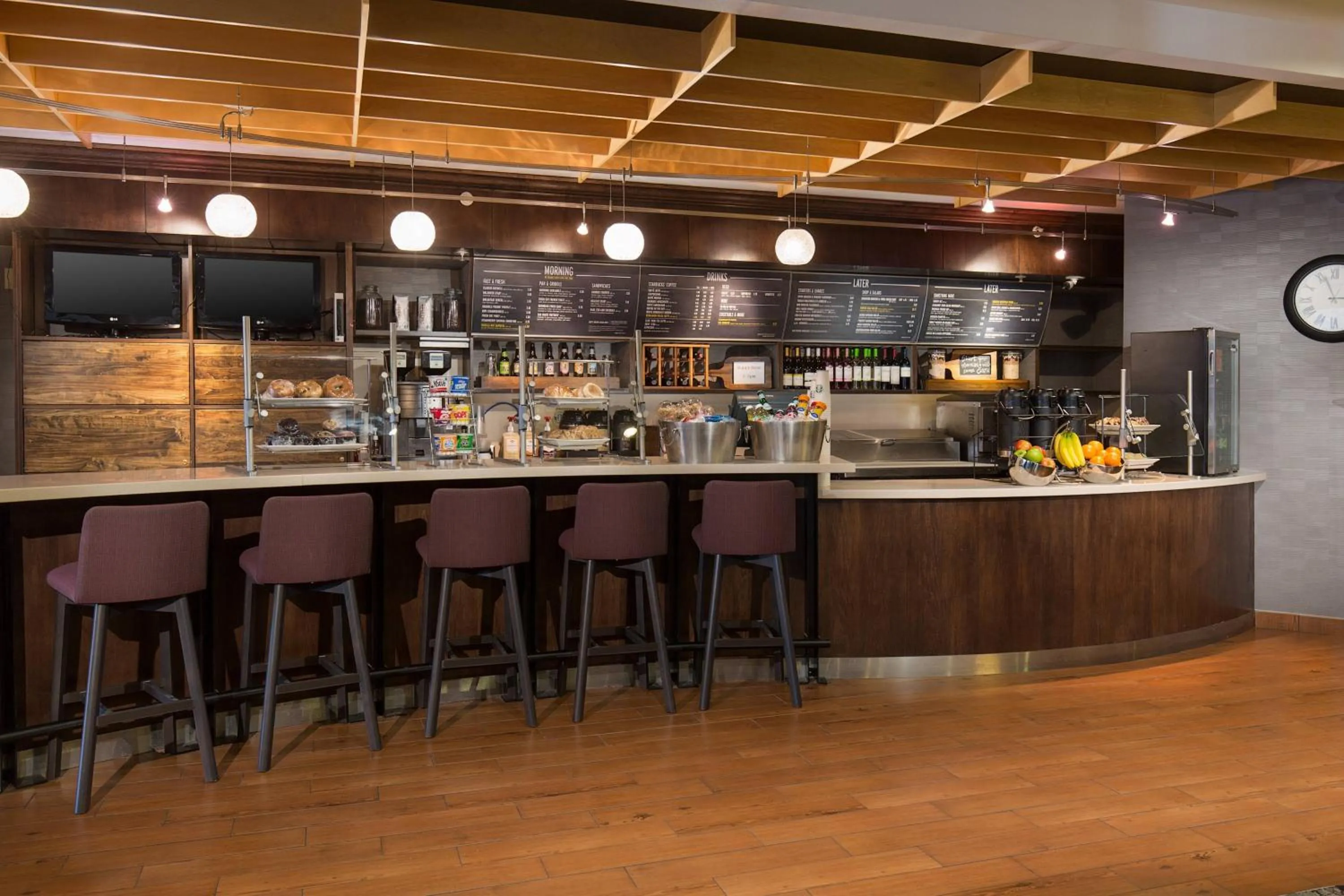 Breakfast in Courtyard Des Moines West-Jordan Creek