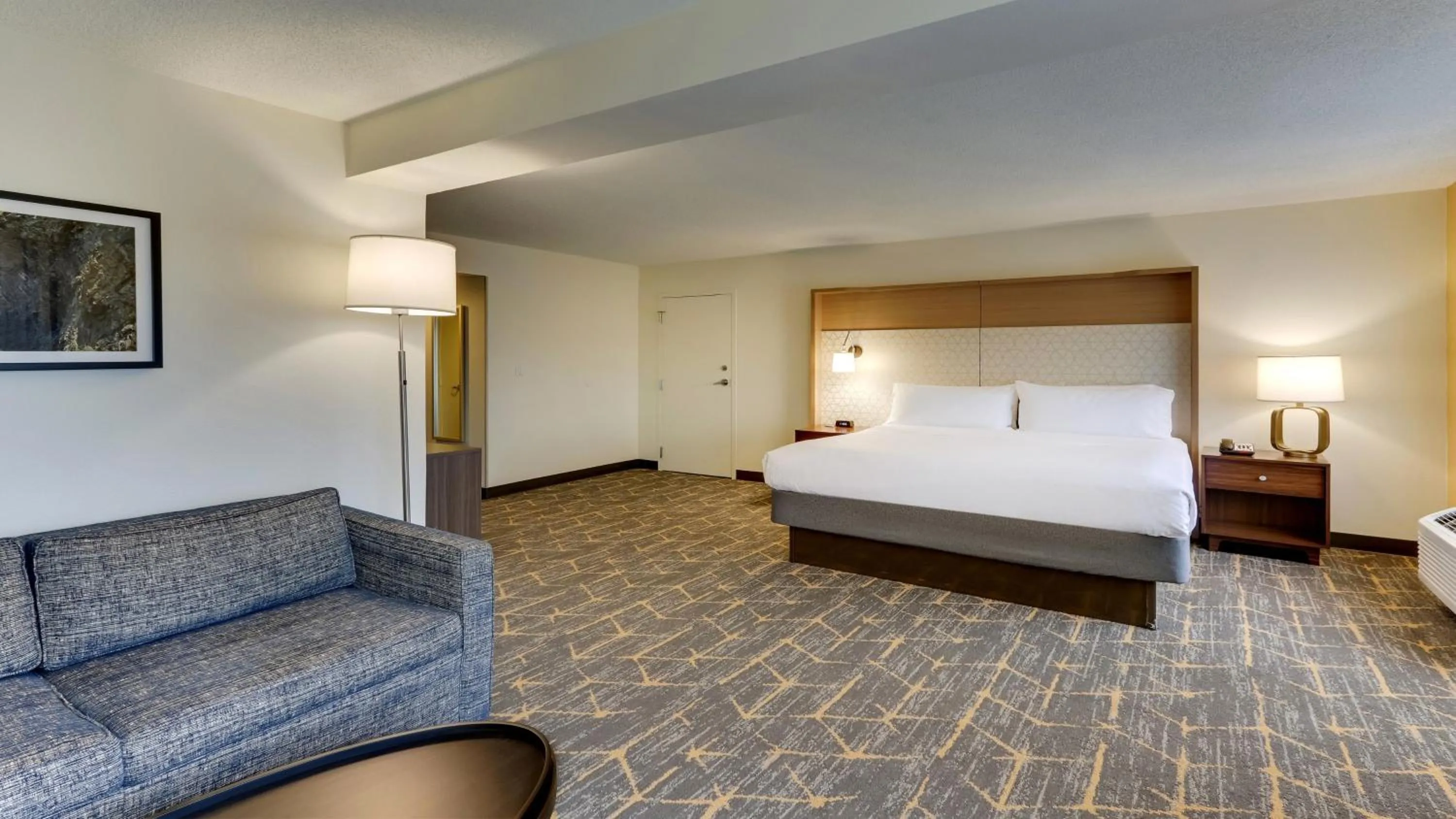 Photo of the whole room, Bed in Holiday Inn Staunton Conference Center by IHG