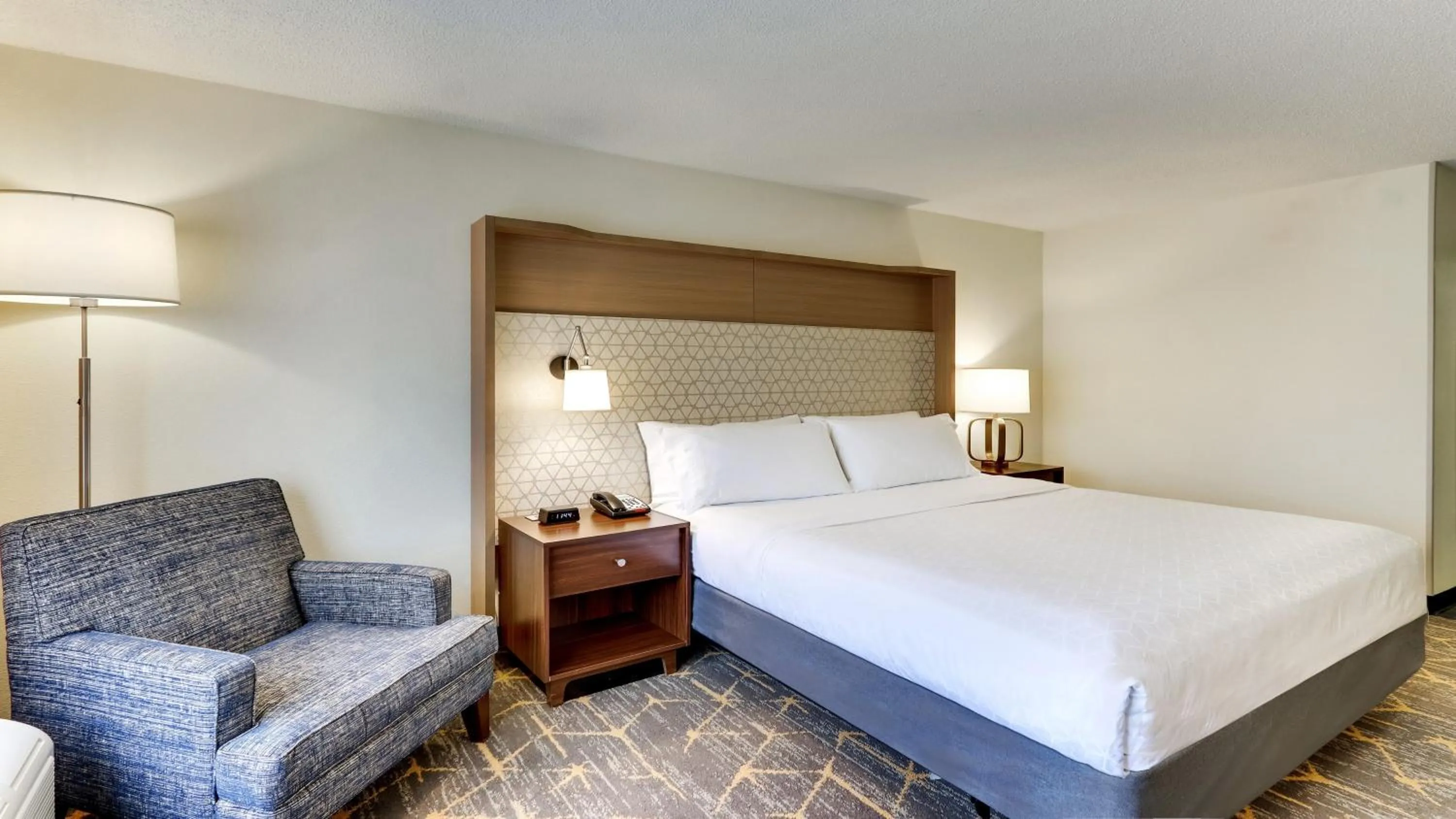 Photo of the whole room, Bed in Holiday Inn Staunton Conference Center by IHG