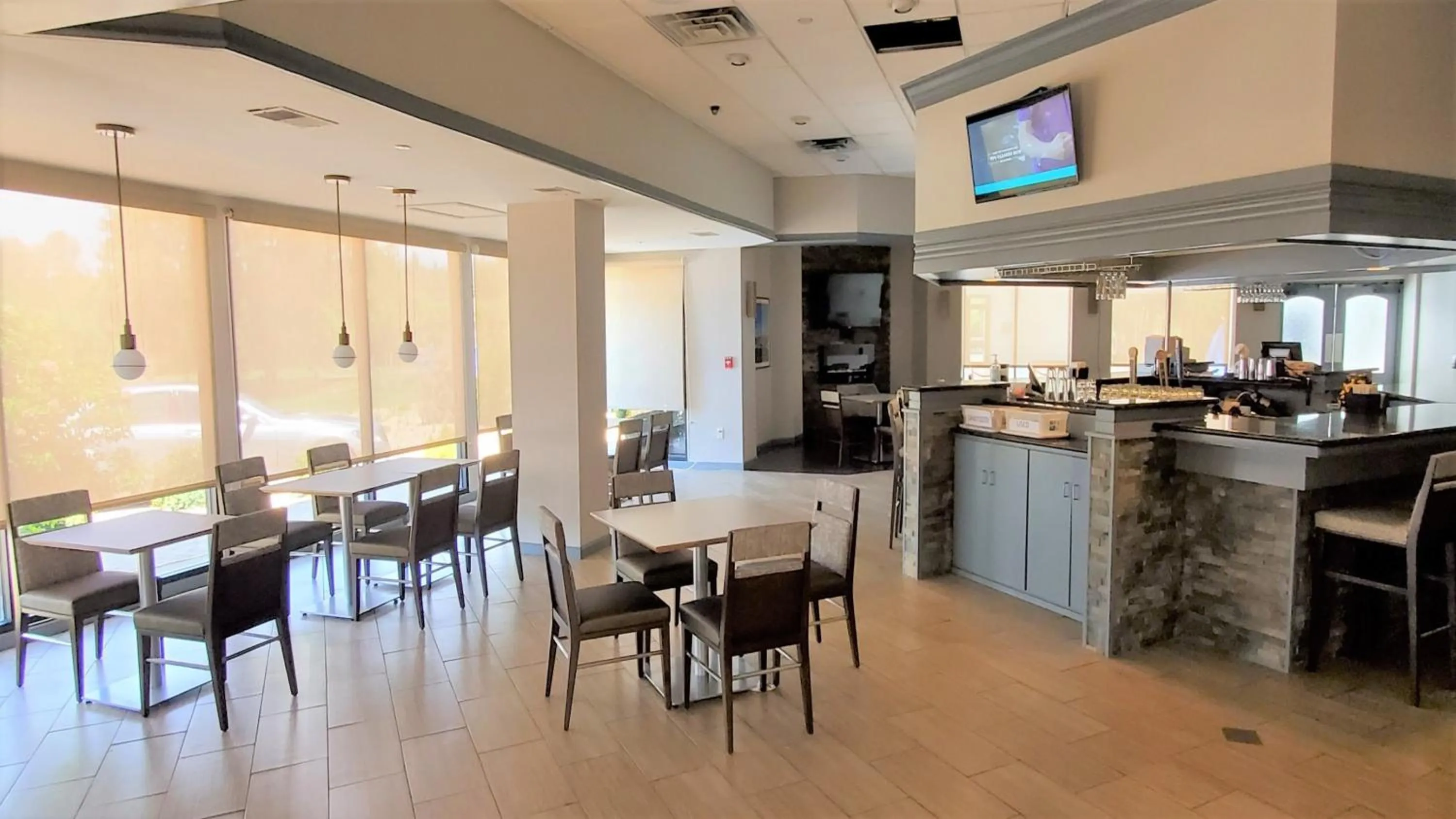 Restaurant/places to eat in Holiday Inn Staunton Conference Center by IHG