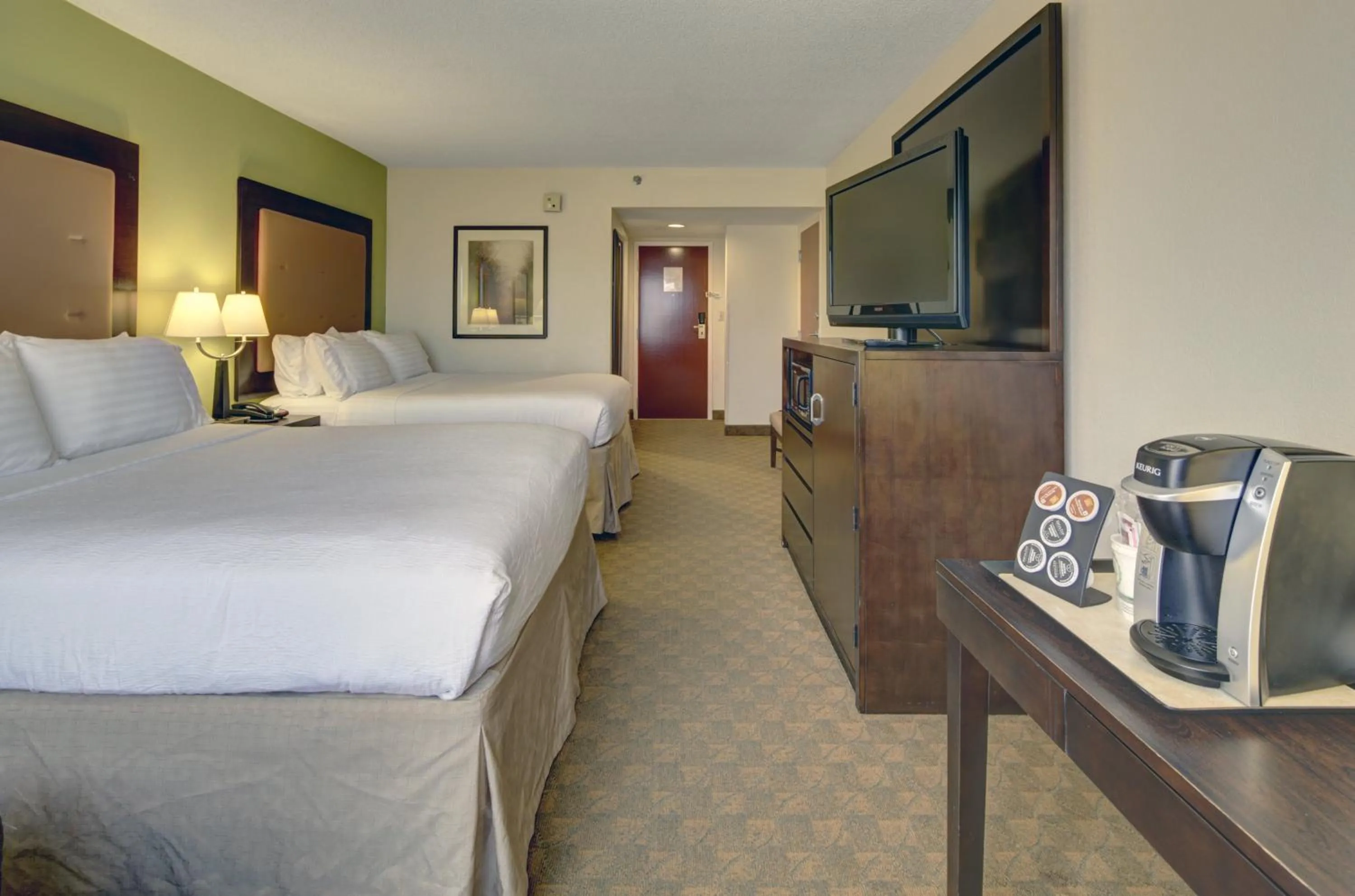 Photo of the whole room, Bed in Holiday Inn Staunton Conference Center by IHG