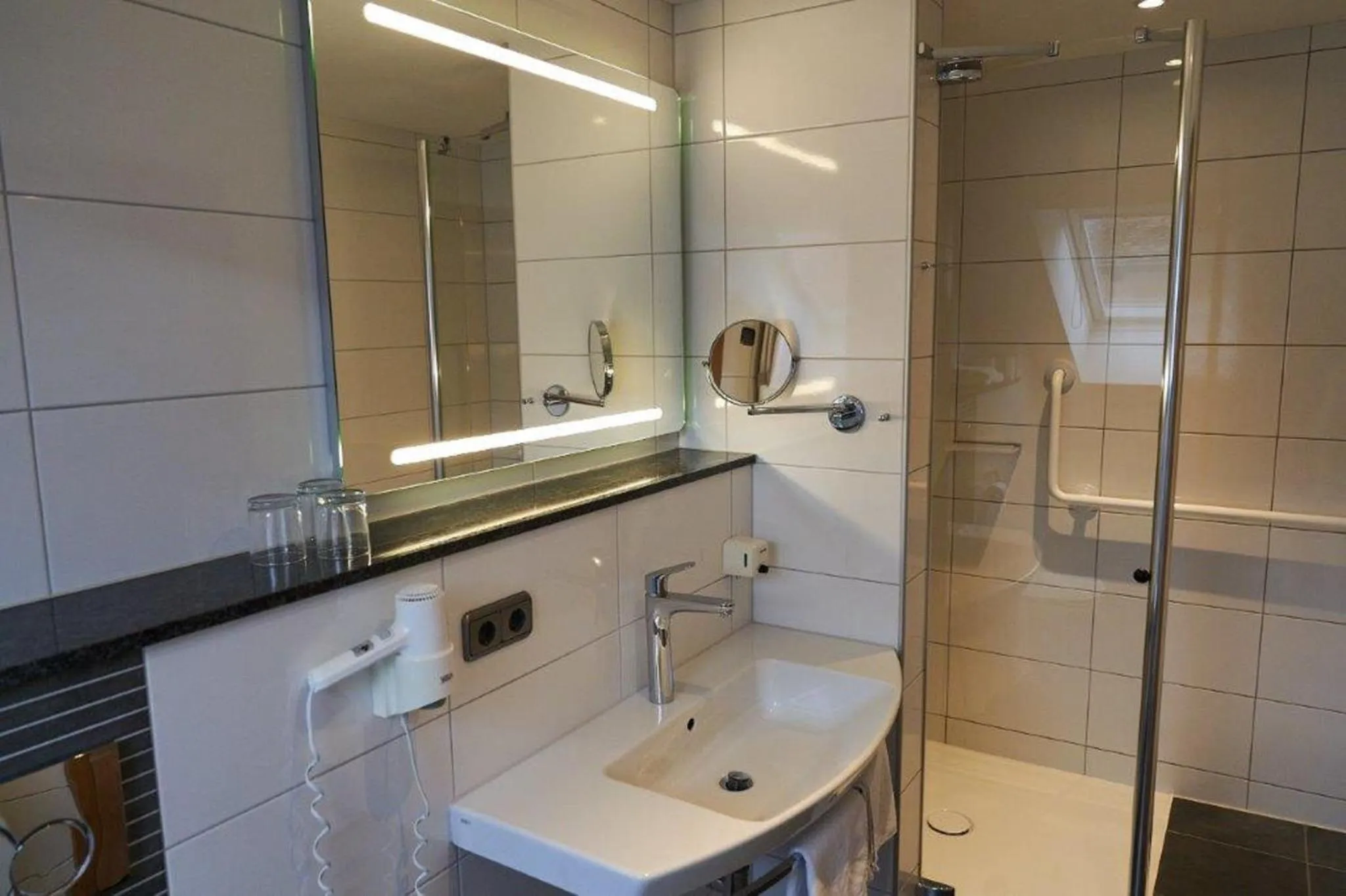 Shower in Zum Dallmayr Hotel Garni