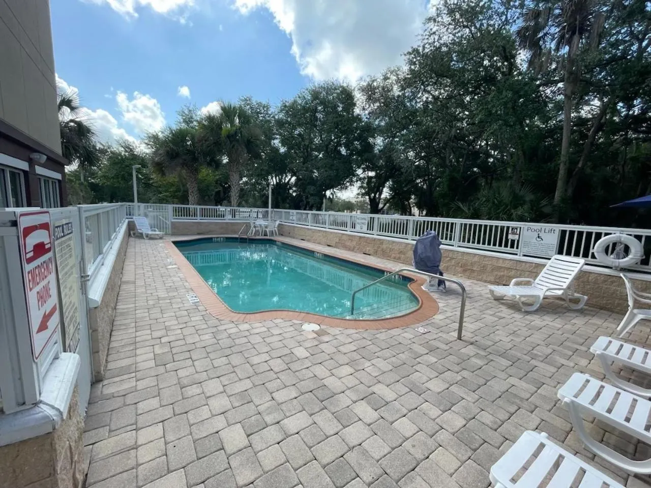 Swimming pool in Fairfield by Marriott Inn & Suites Melbourne West/Palm Bay