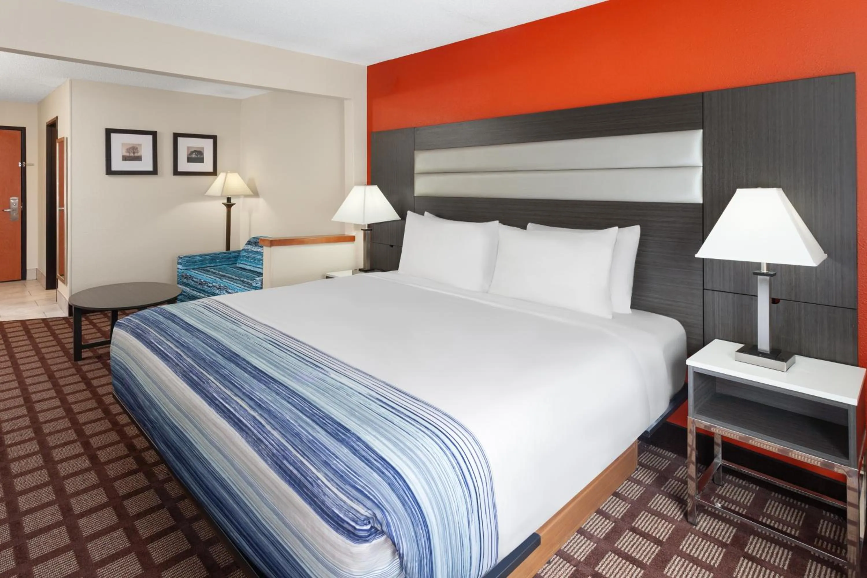 Bedroom, Bed in AmericInn by Wyndham Hudson