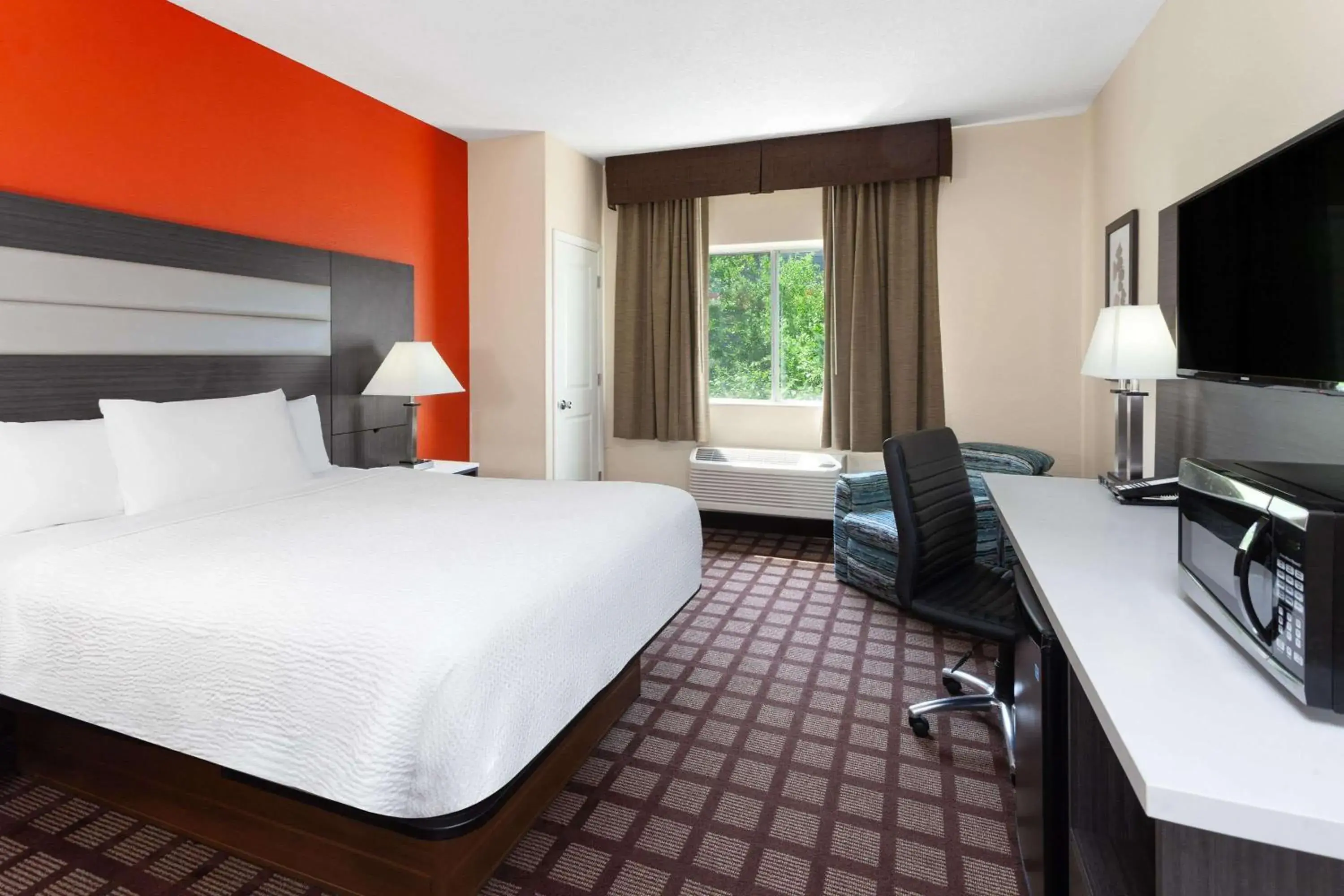 Deluxe Queen Room - Mobility Access/Non-Smoking in AmericInn by Wyndham Hudson Deluxe Queen Room - Mobility Access/Non-Smoking in AmericInn by Wyndham Hudson