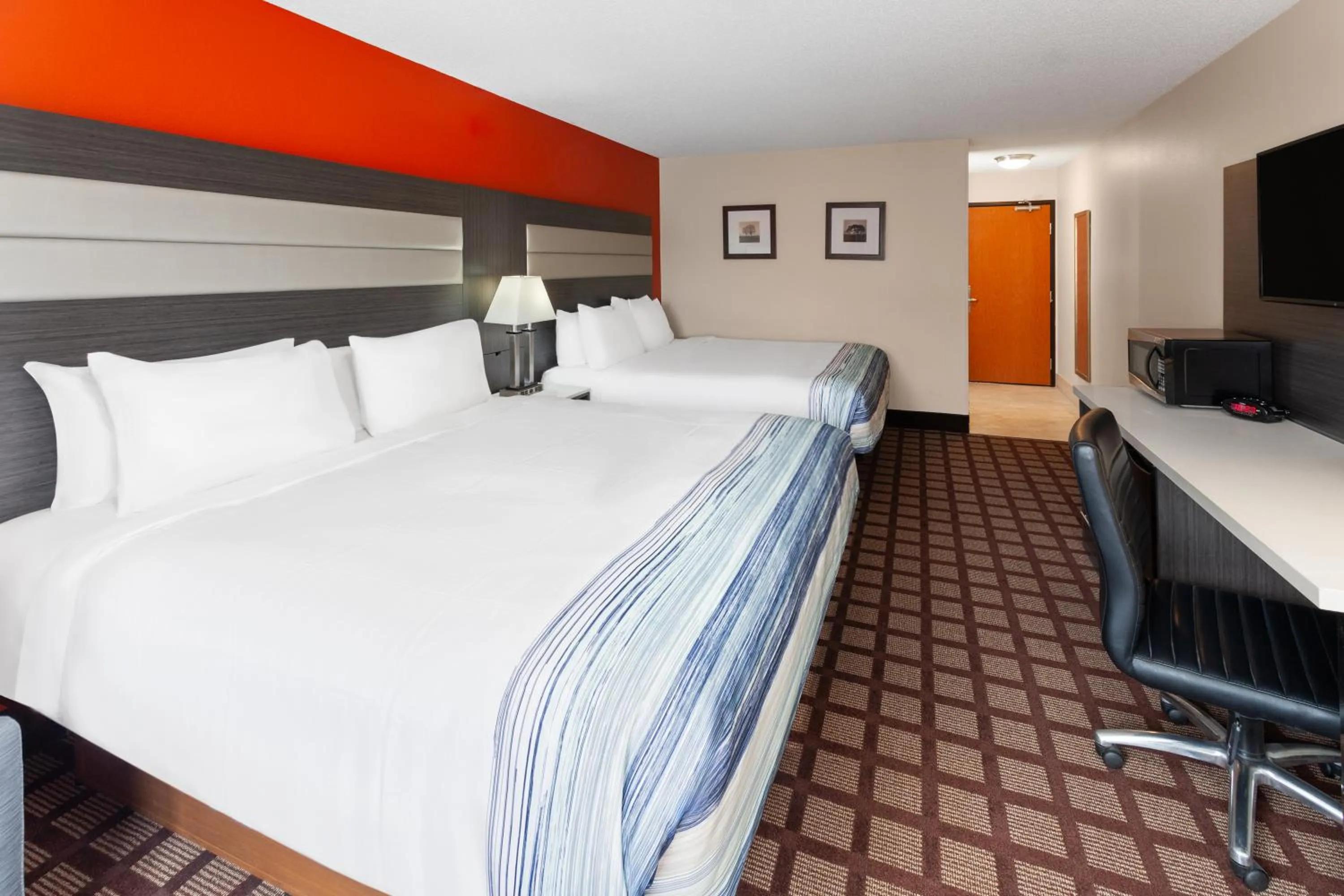 Bedroom, Bed in AmericInn by Wyndham Hudson