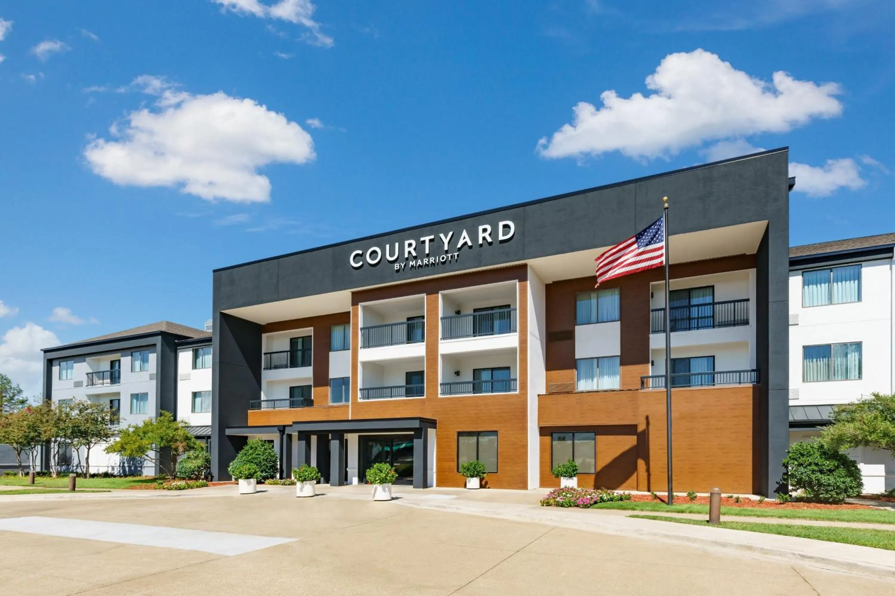 Property building in Courtyard by Marriott Dallas Lewisville