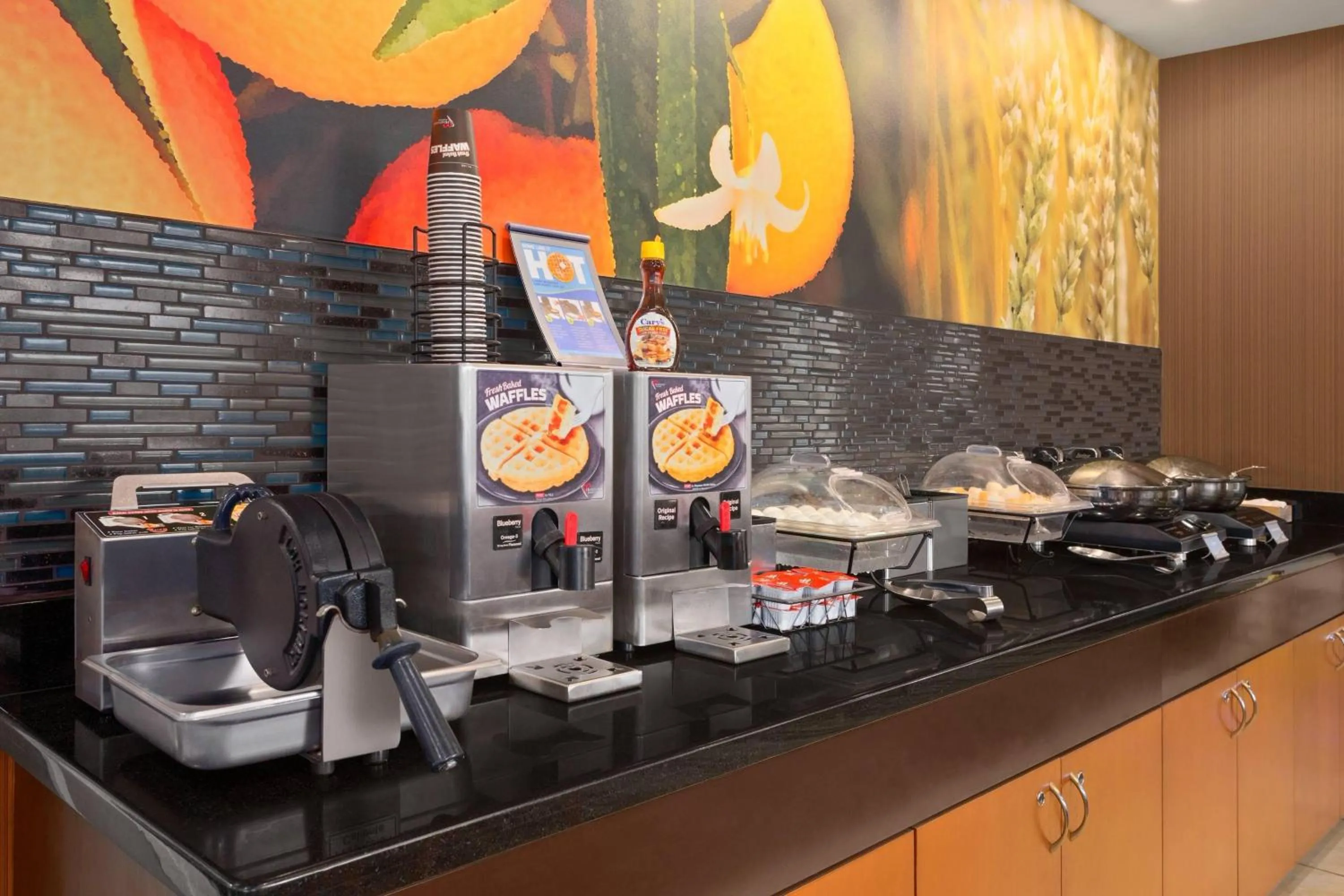 Breakfast in Fairfield Inn & Suites by Marriott Norman