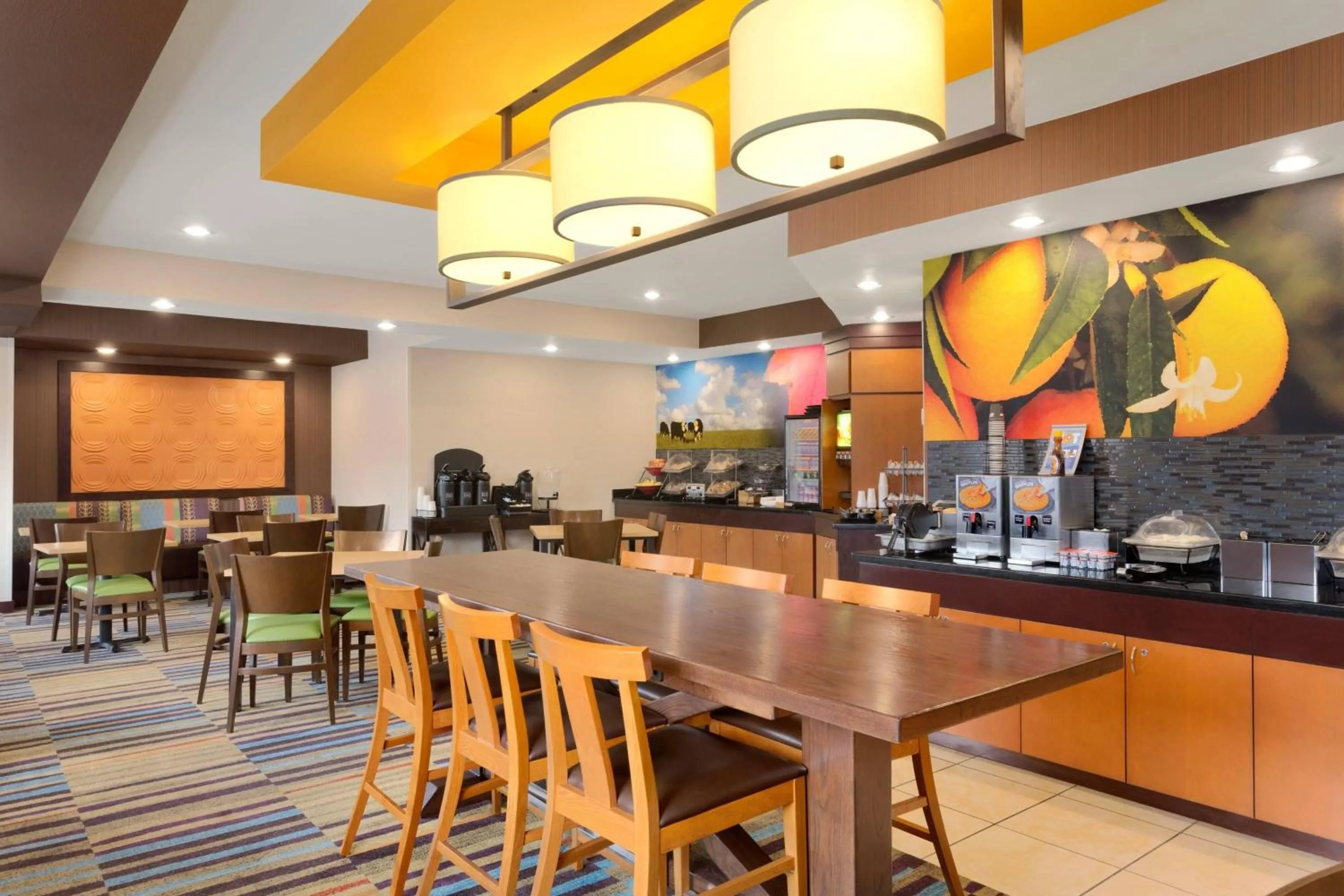 Breakfast in Fairfield Inn & Suites by Marriott Norman