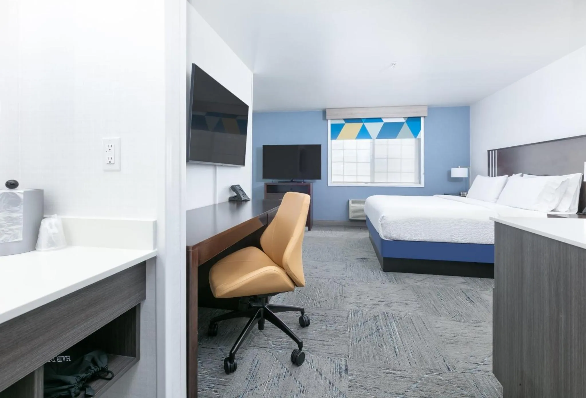 Photo of the whole room, Bed in Holiday Inn Express Spokane-Valley by IHG