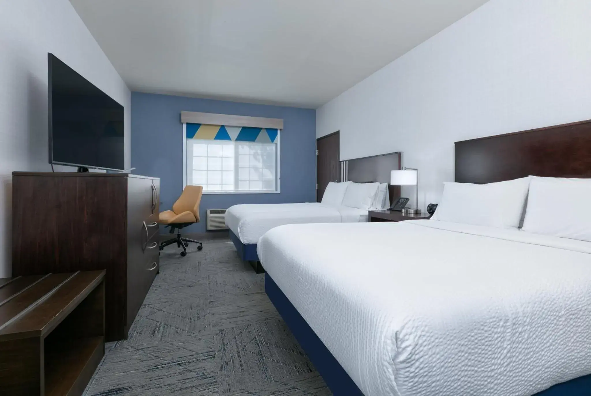 Photo of the whole room, Bed in Holiday Inn Express Spokane-Valley by IHG Photo of the whole room, Bed in Holiday Inn Express Spokane-Valley by IHG