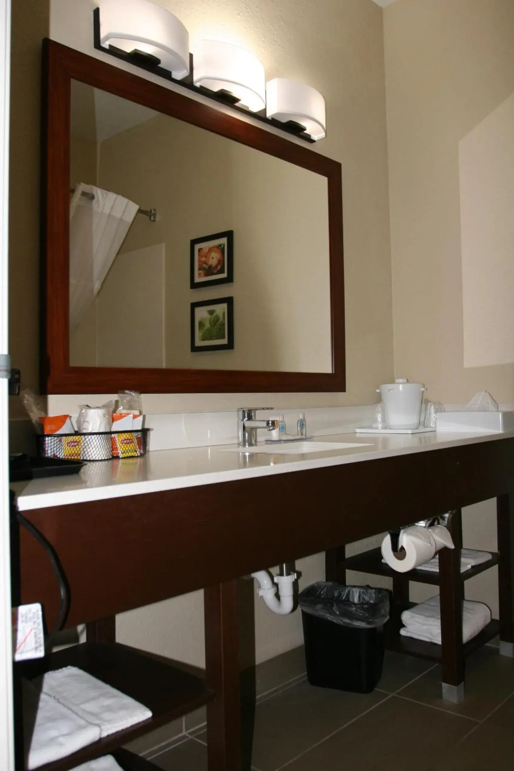 Bathroom in Comfort Inn Wichita Falls Near University Bathroom in Comfort Inn Wichita Falls Near University